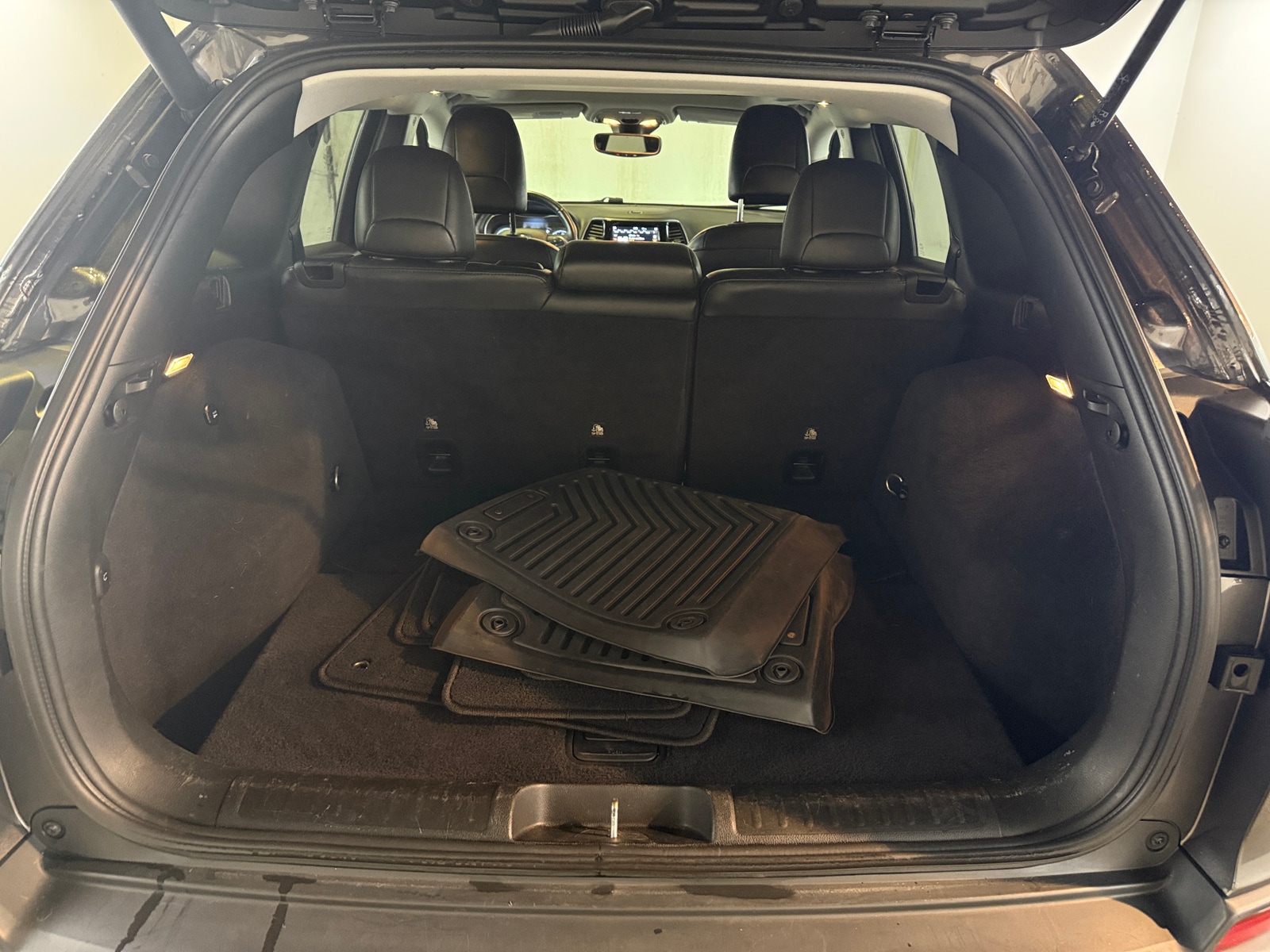 Thumbnail: 2019 Jeep Cherokee - 6