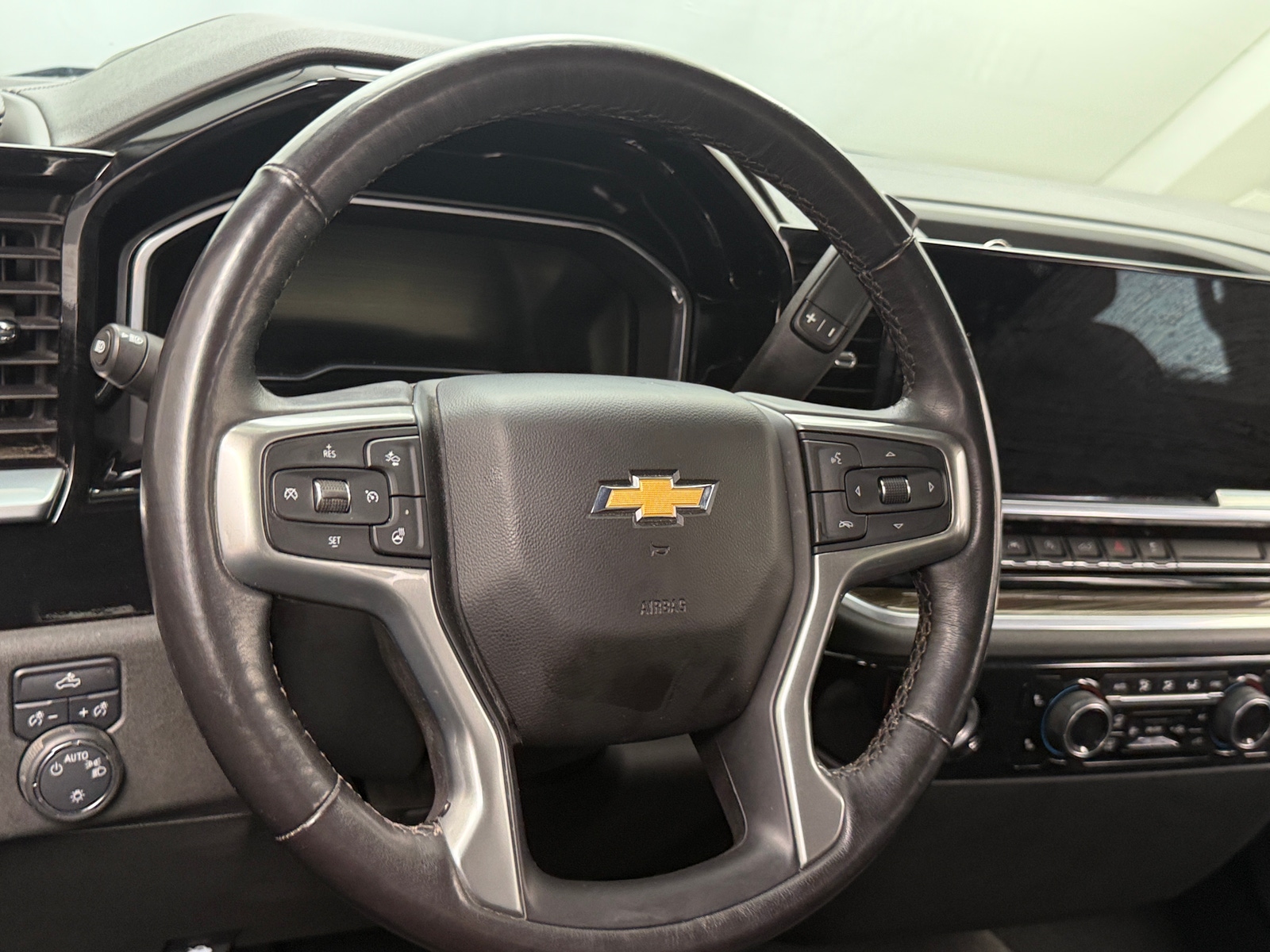 Thumbnail: 2022 Chevrolet Silverado 1500 - 5