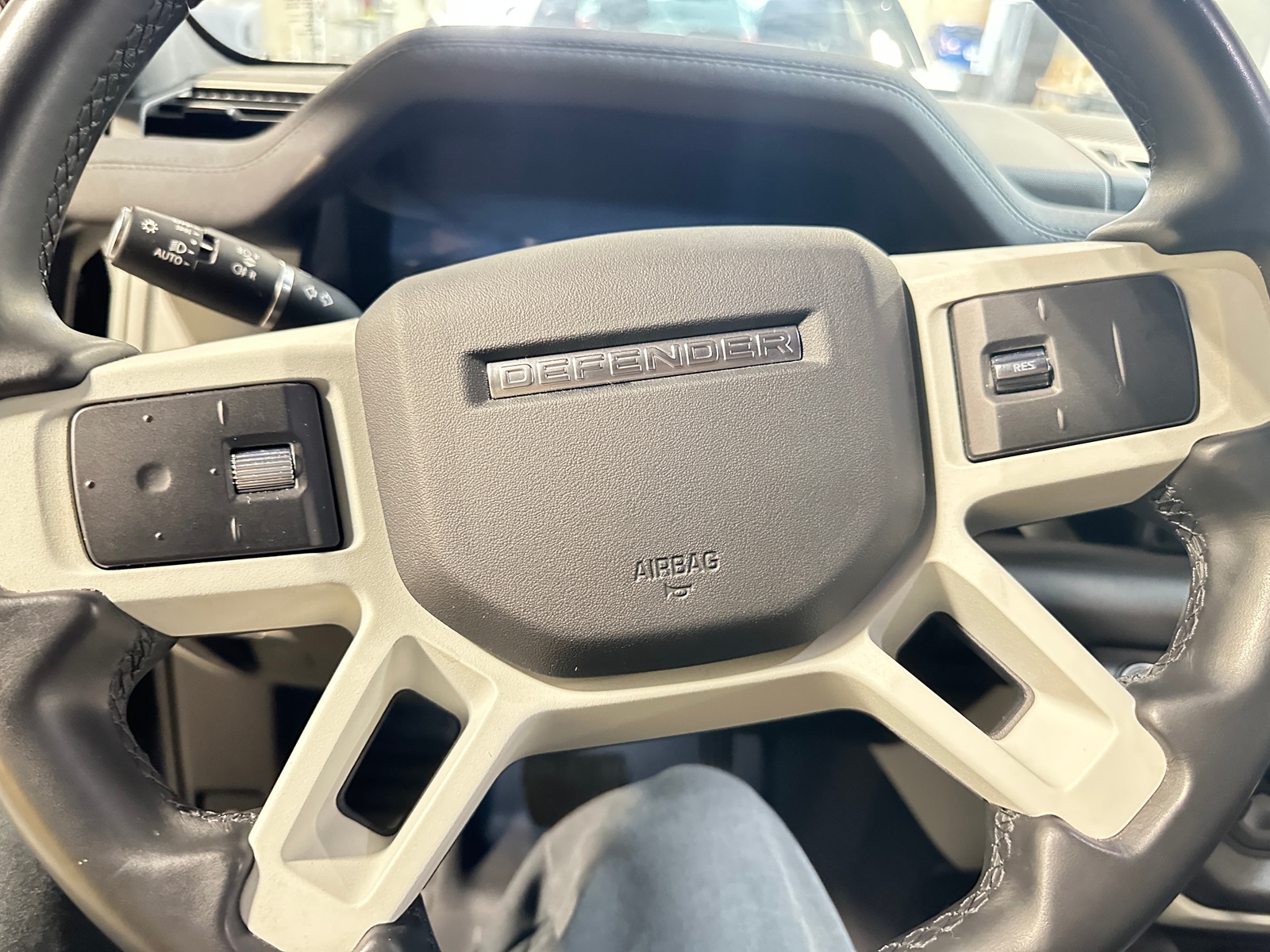 Thumbnail: 2023 Land Rover Defender - 4