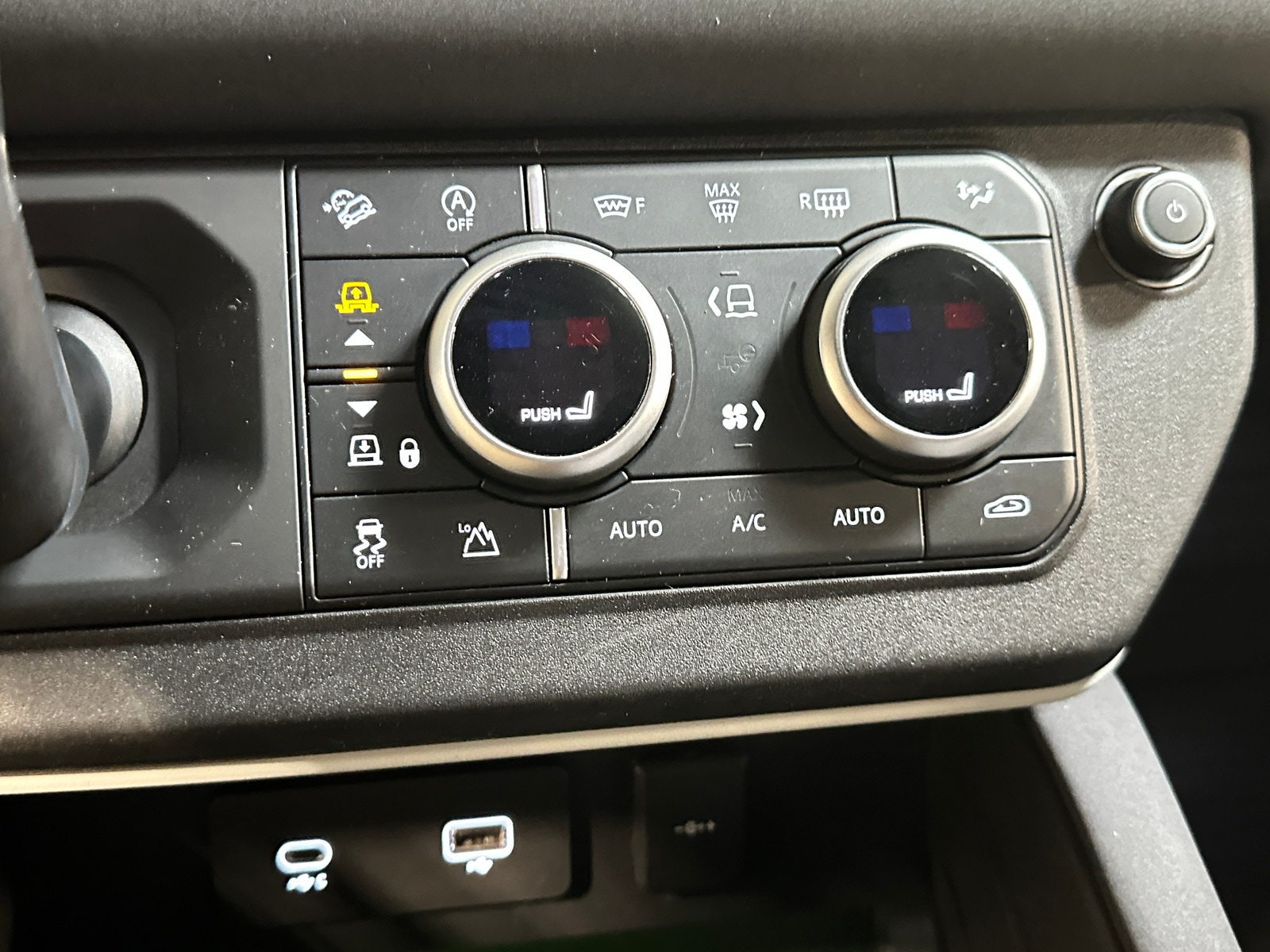 Thumbnail: 2023 Land Rover Defender - 3