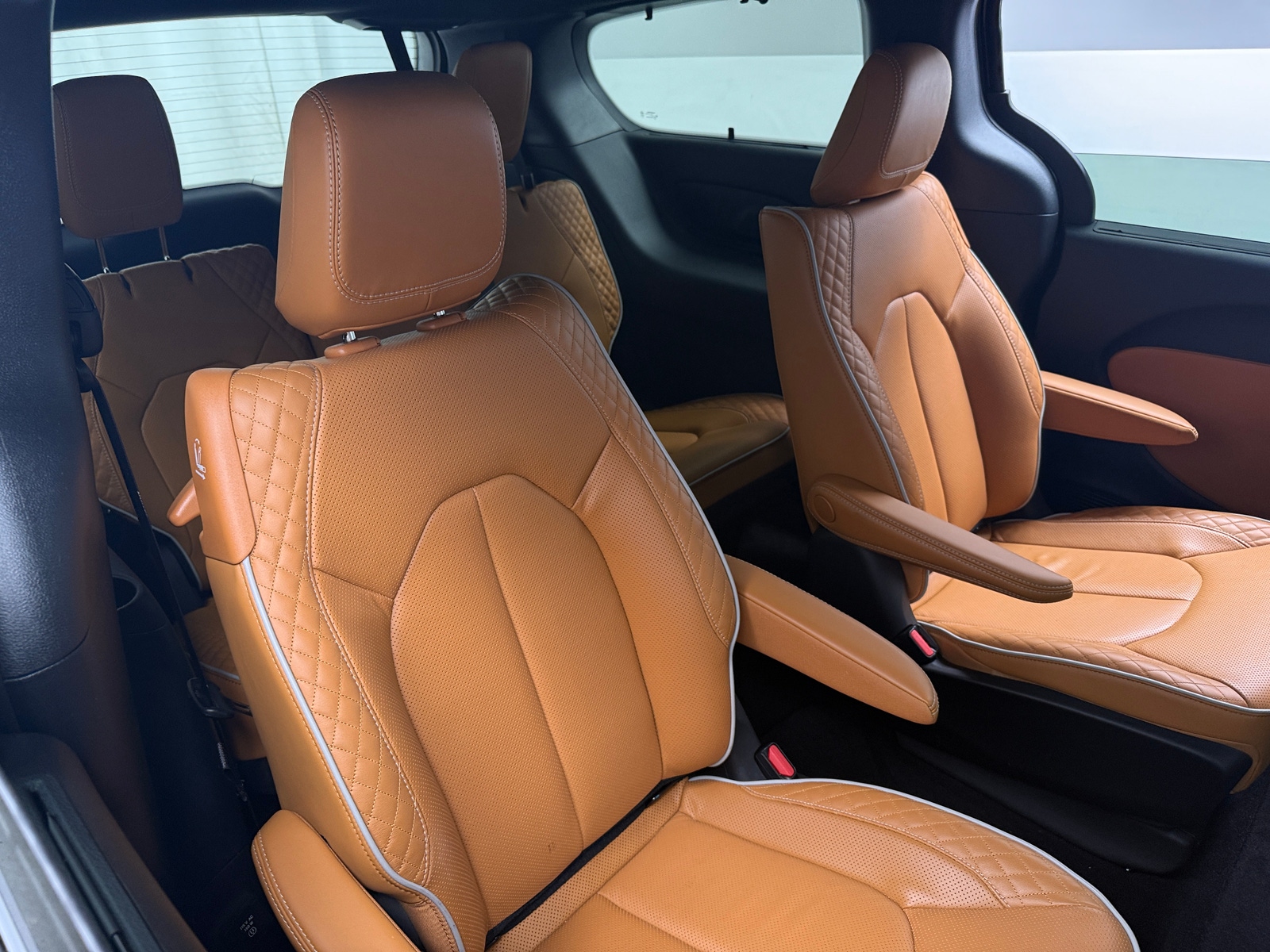 Thumbnail: 2022 Chrysler Pacifica - 5