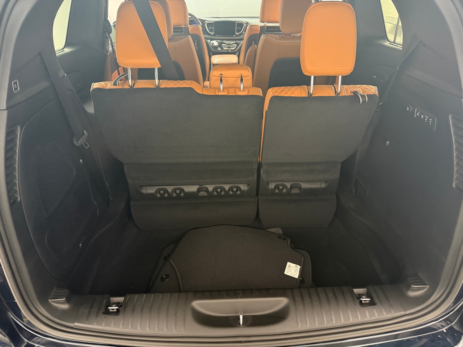 Thumbnail: 2022 Chrysler Pacifica - 6