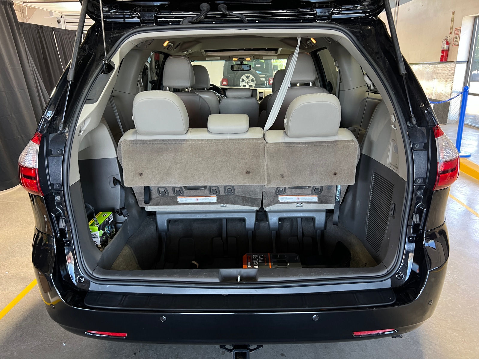Thumbnail: 2017 Toyota Sienna - 6