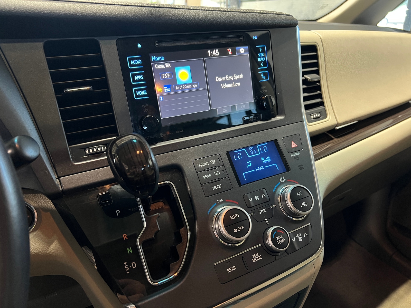 Thumbnail: 2017 Toyota Sienna - 3
