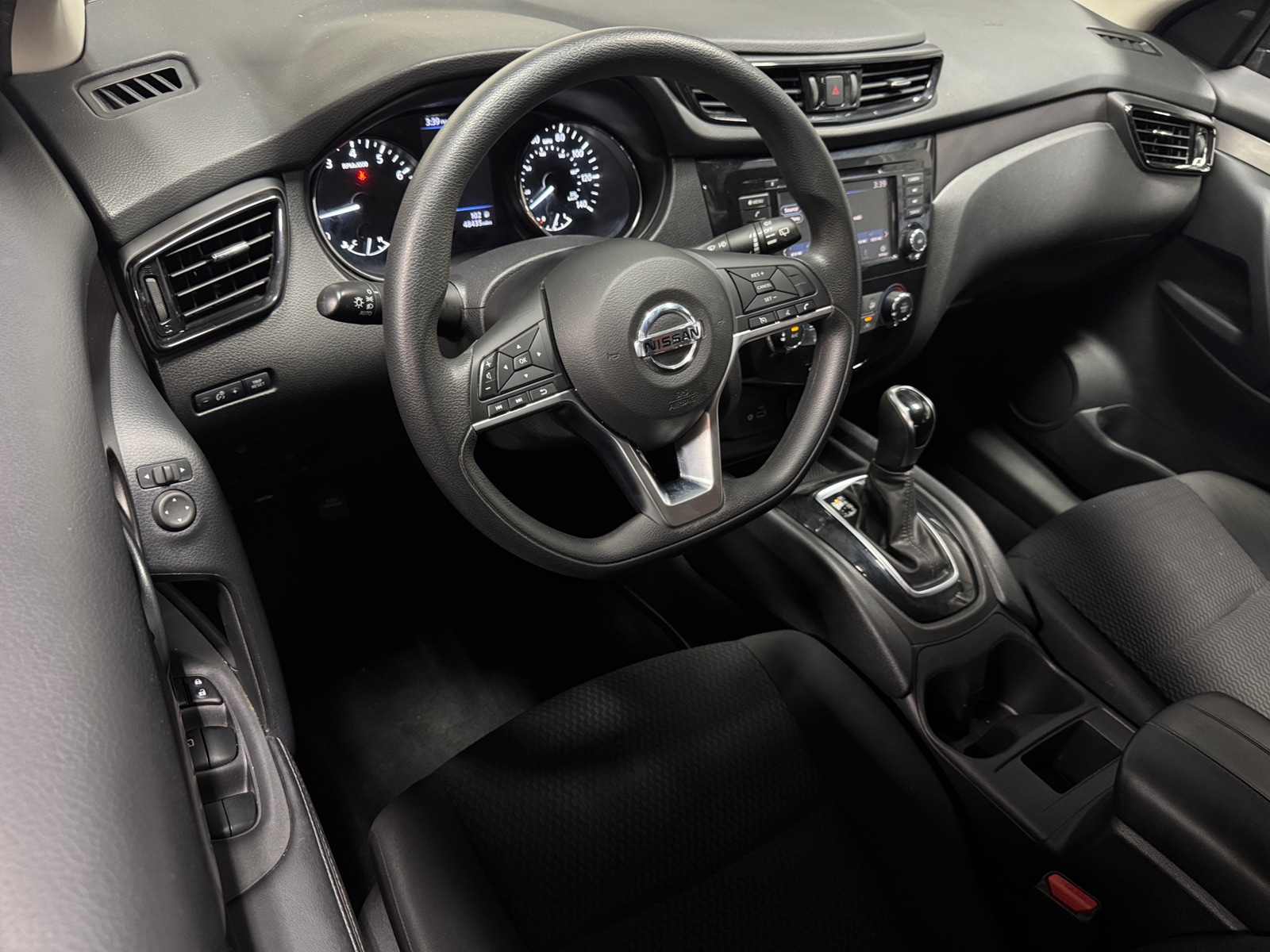 Thumbnail: 2021 Nissan Rogue Sport - 3