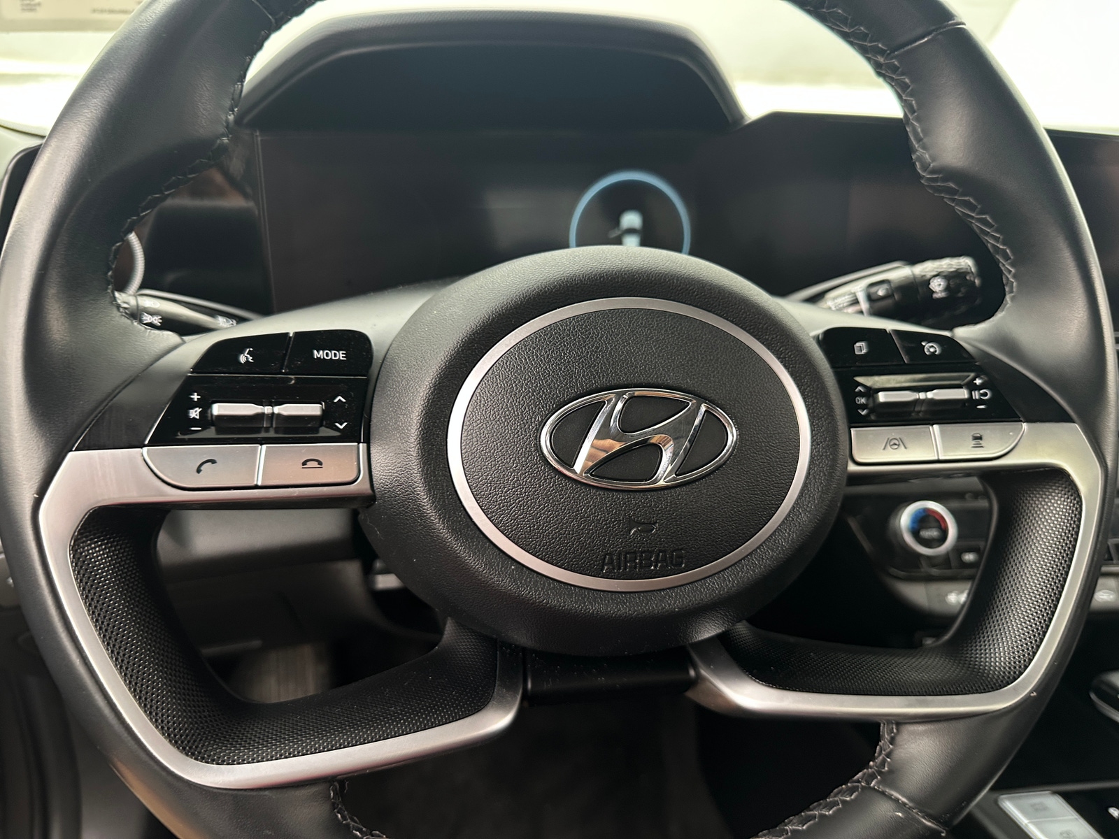 Thumbnail: 2022 Hyundai Elantra - 4