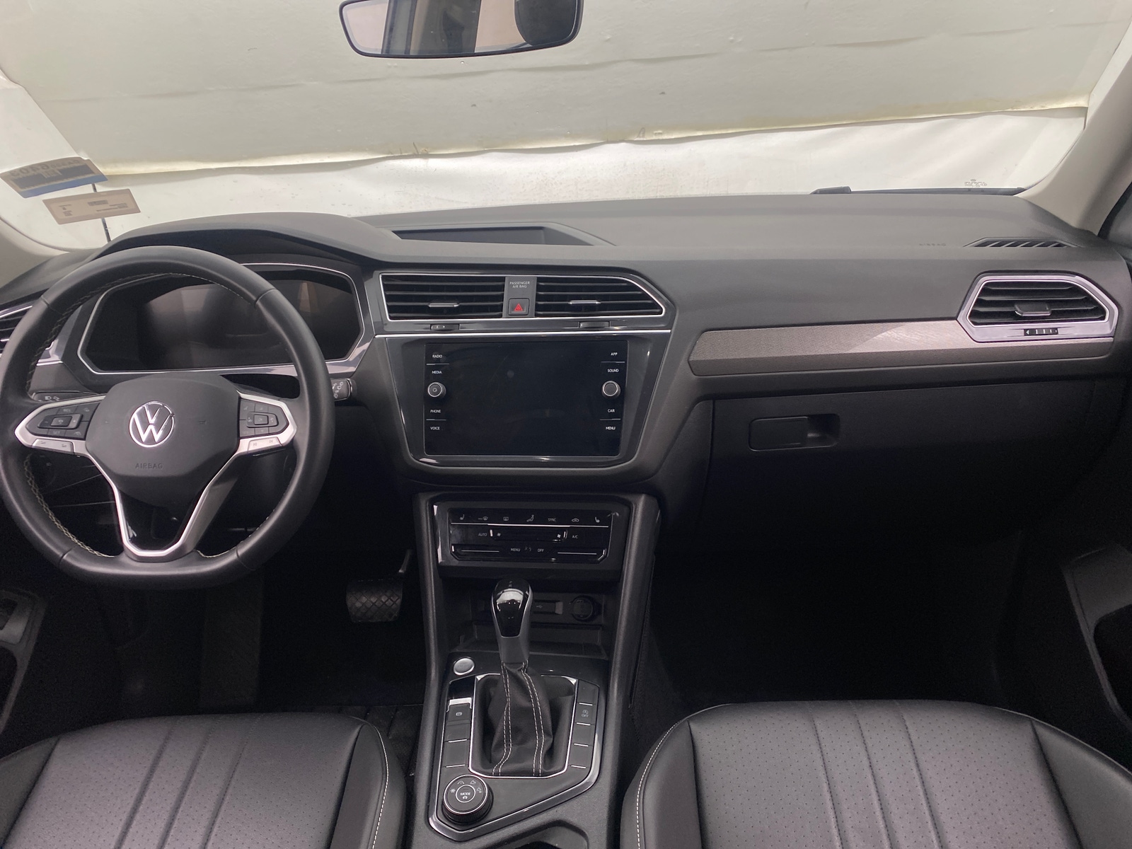 Thumbnail: 2024 Volkswagen Tiguan - 2