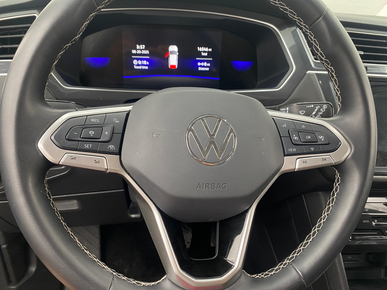 Thumbnail: 2024 Volkswagen Tiguan - 4