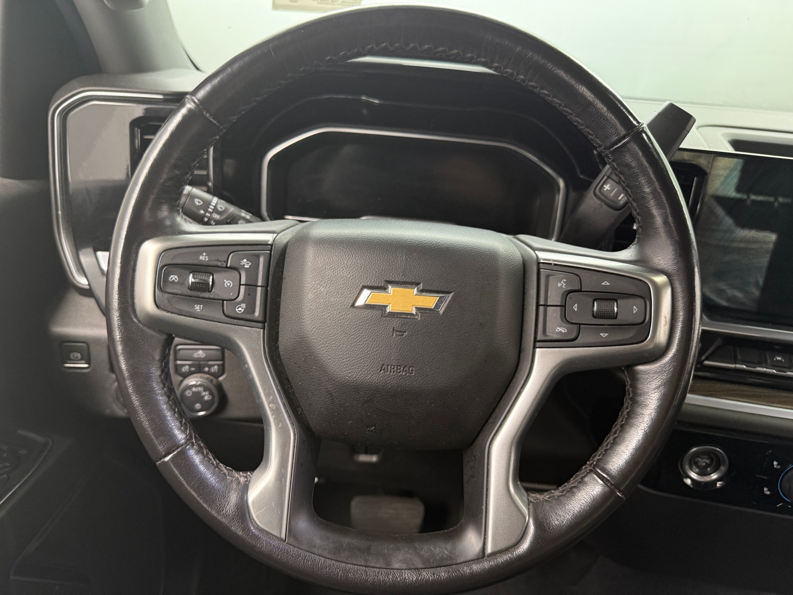 Thumbnail: 2022 Chevrolet Silverado 1500 - 5