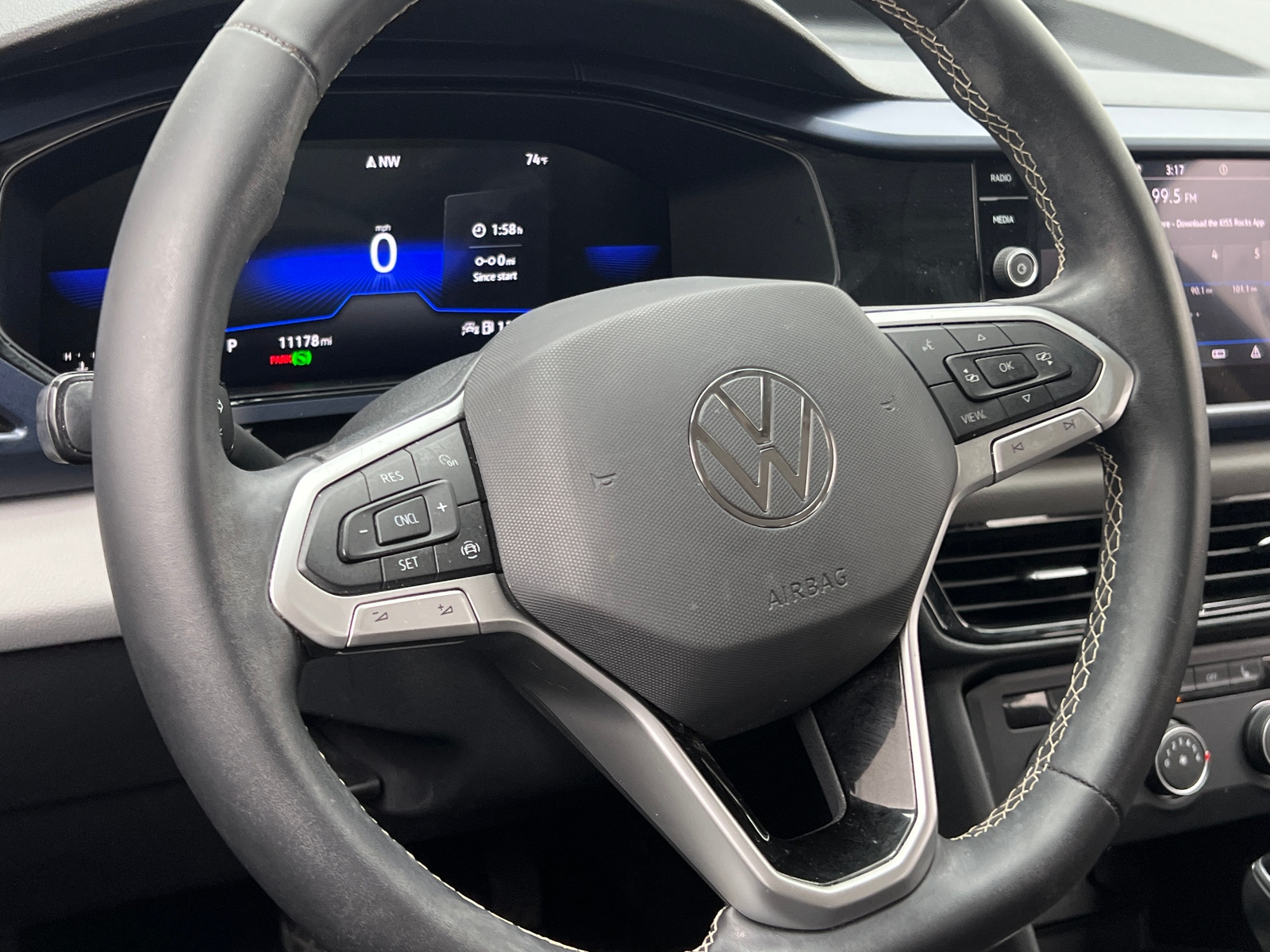 Thumbnail: 2022 Volkswagen Taos - 4