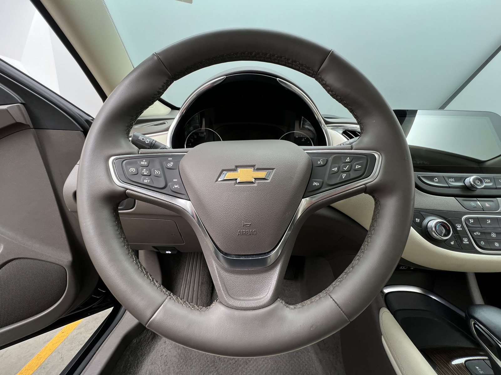 Thumbnail: 2024 Chevrolet Malibu - 4