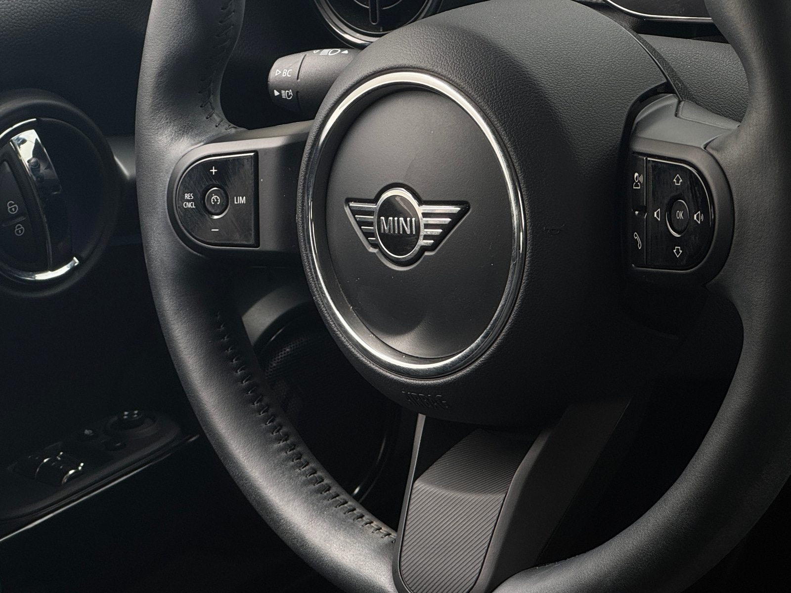 Thumbnail: 2023 MINI Cooper Hardtop - 4