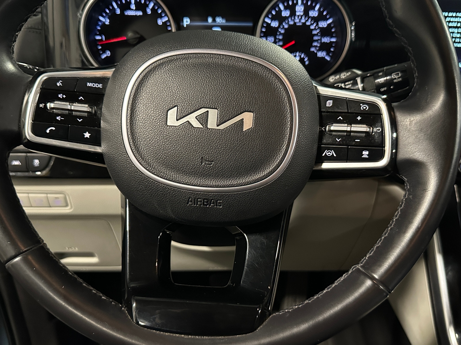 Thumbnail: 2023 Kia Carnival - 4
