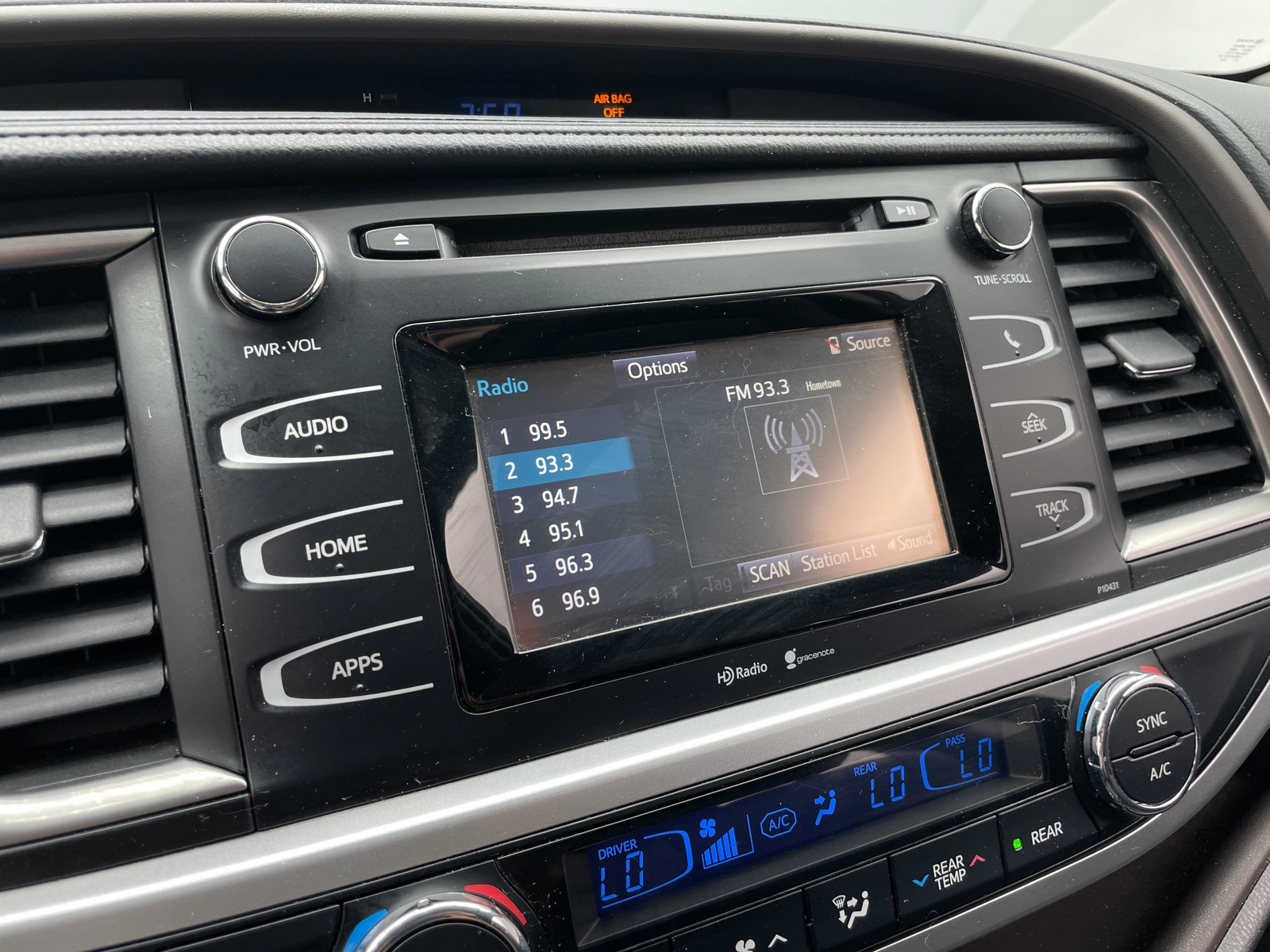 Thumbnail: 2015 Toyota Highlander - 4