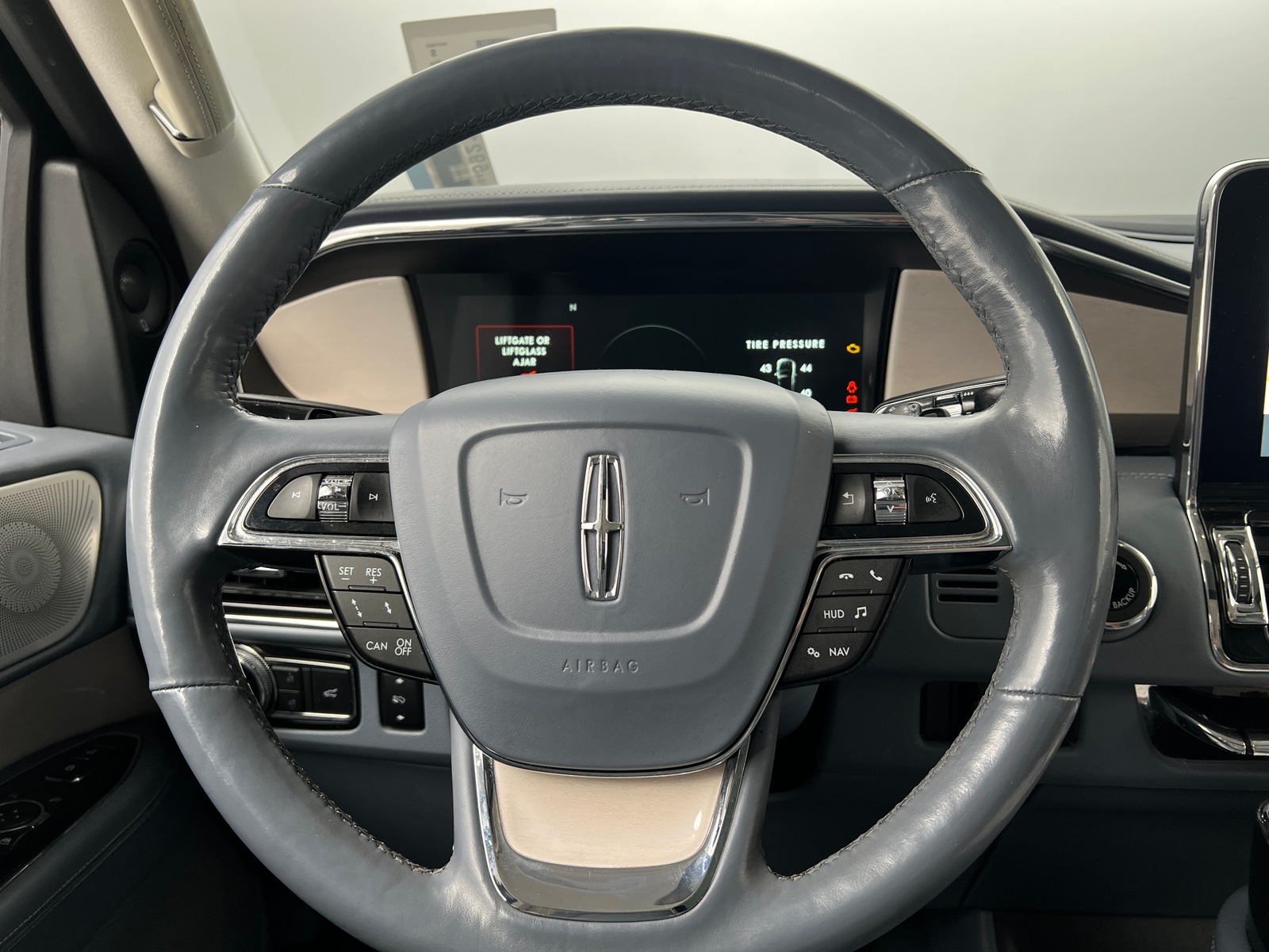 Thumbnail: 2018 Lincoln Navigator - 4