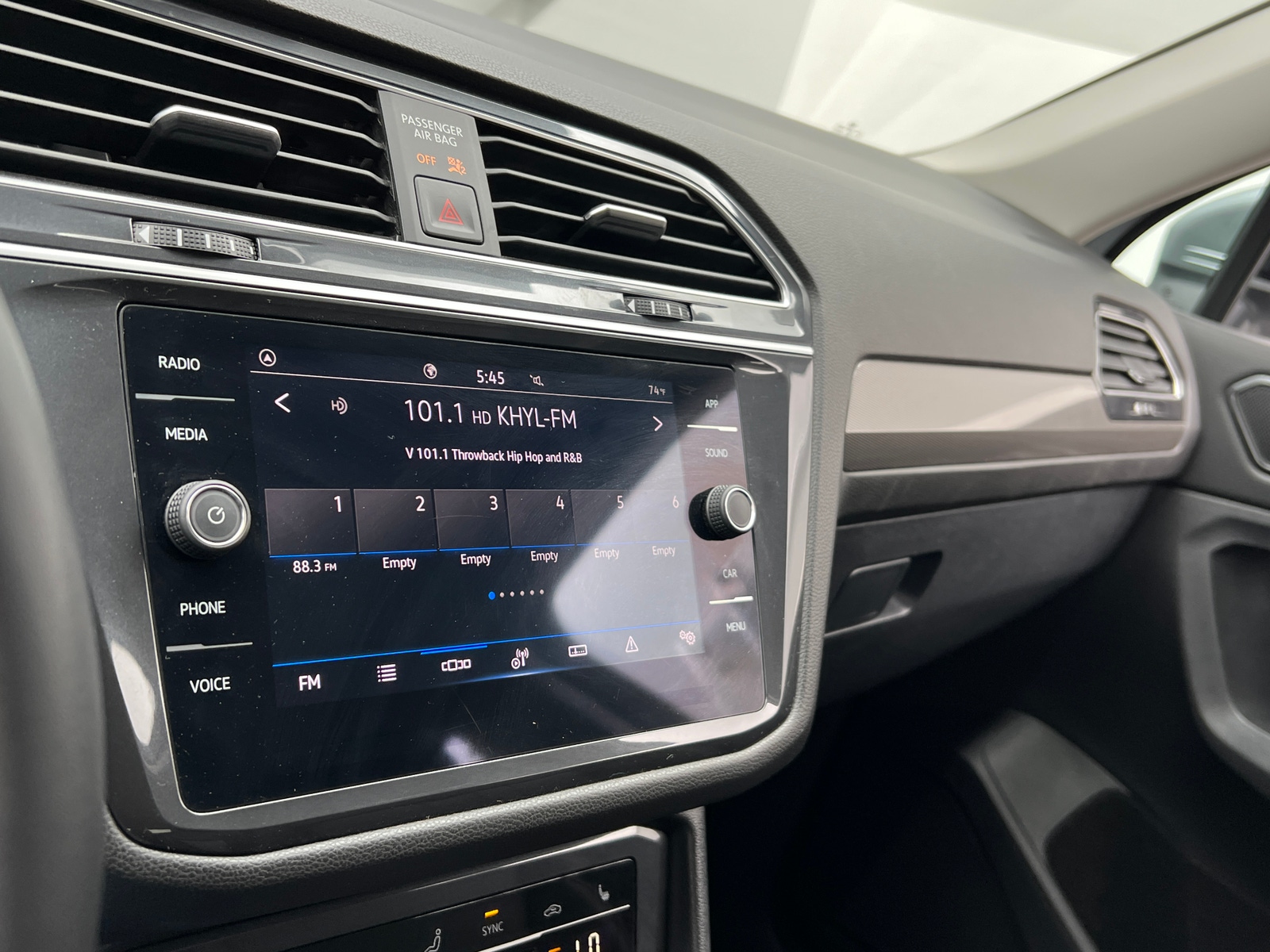 Thumbnail: 2024 Volkswagen Tiguan - 3