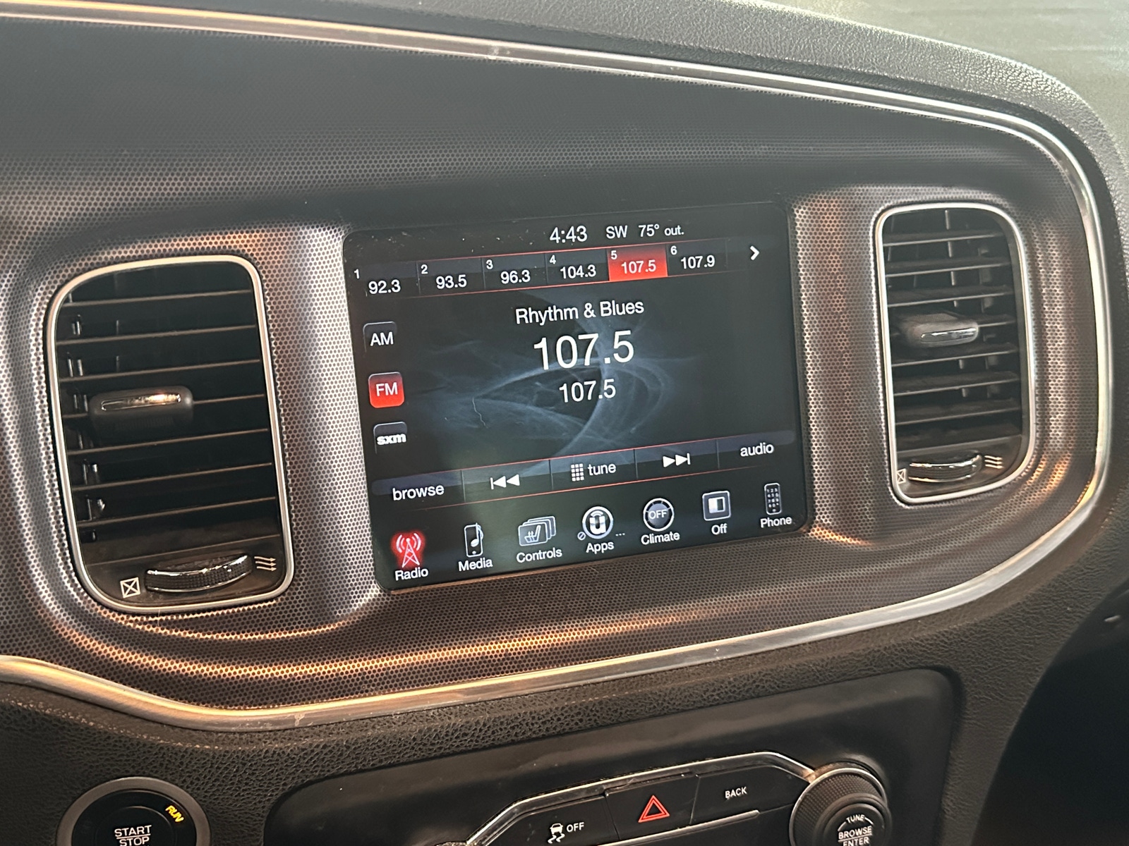 Thumbnail: 2015 Dodge Charger - 4