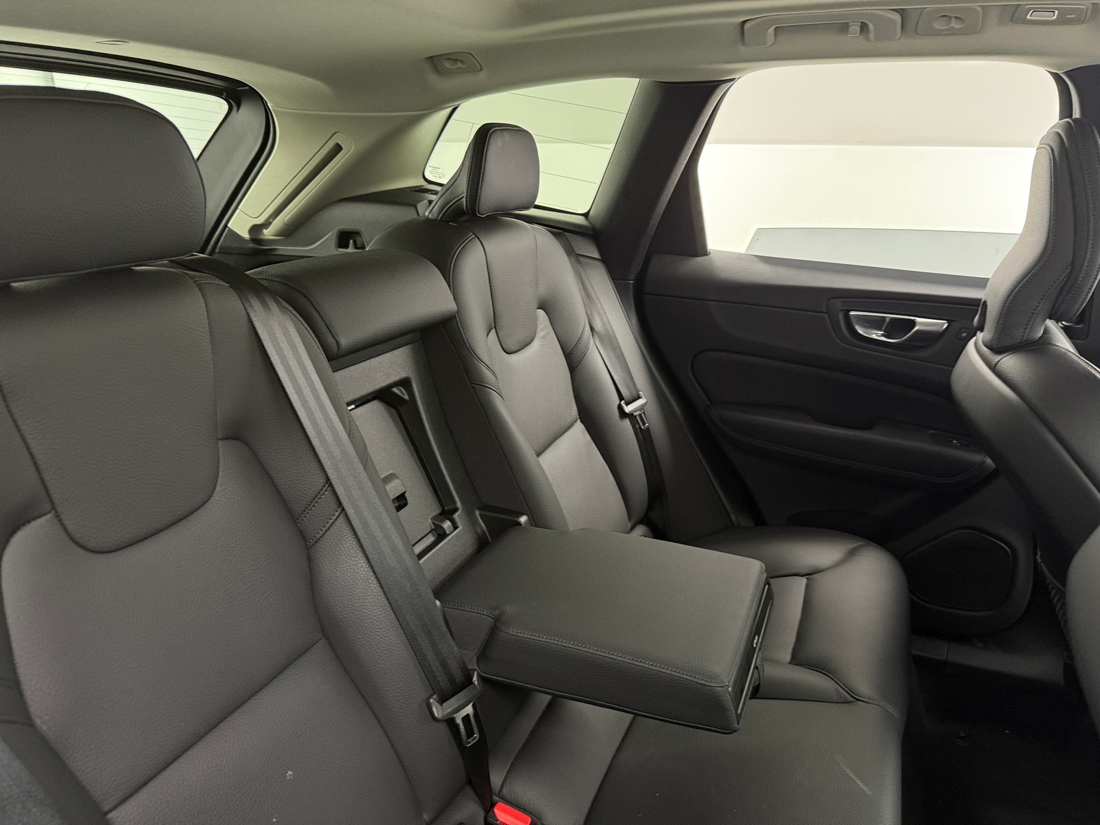 Thumbnail: 2025 Volvo XC60 - 5
