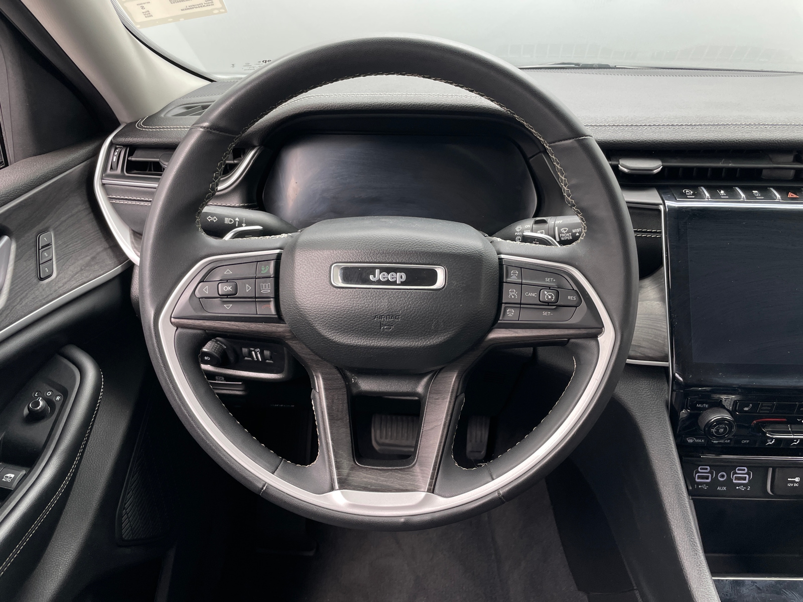 Thumbnail: 2023 Jeep Grand Cherokee L - 4