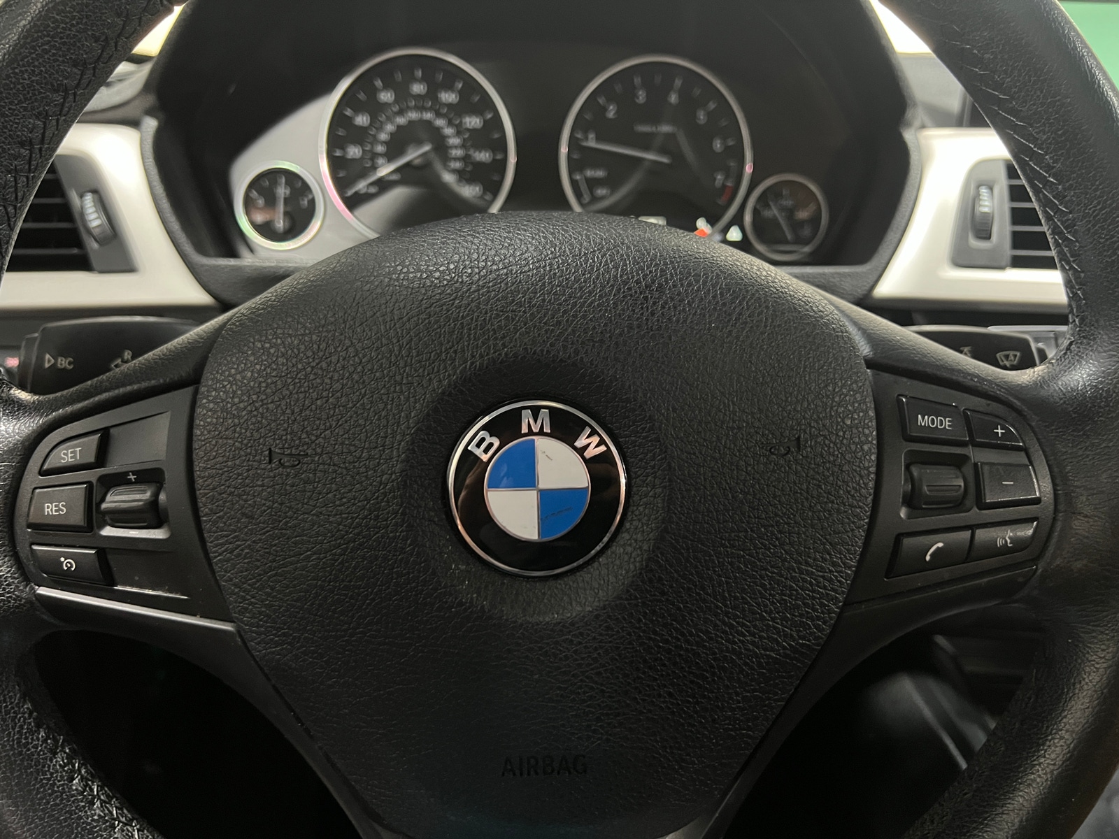 Thumbnail: 2016 BMW 3 Series - 4