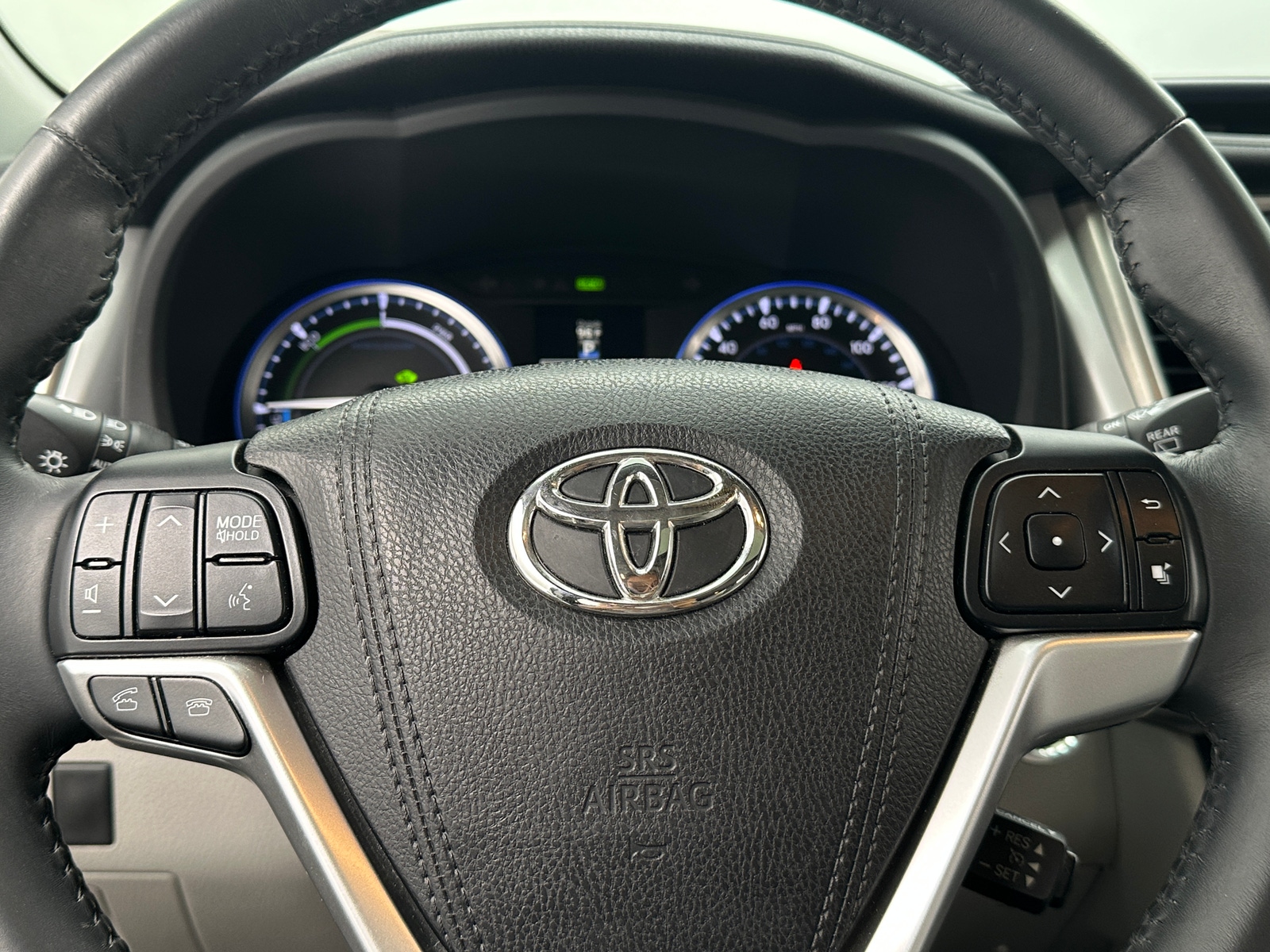 Thumbnail: 2016 Toyota Highlander - 4