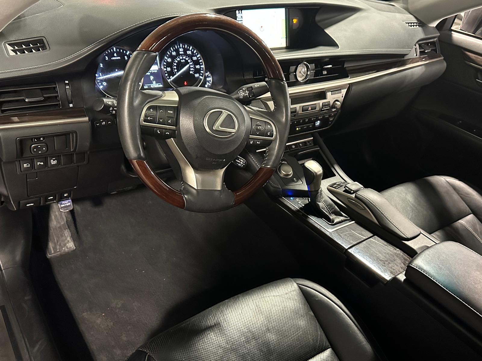 Thumbnail: 2017 Lexus ES - 2