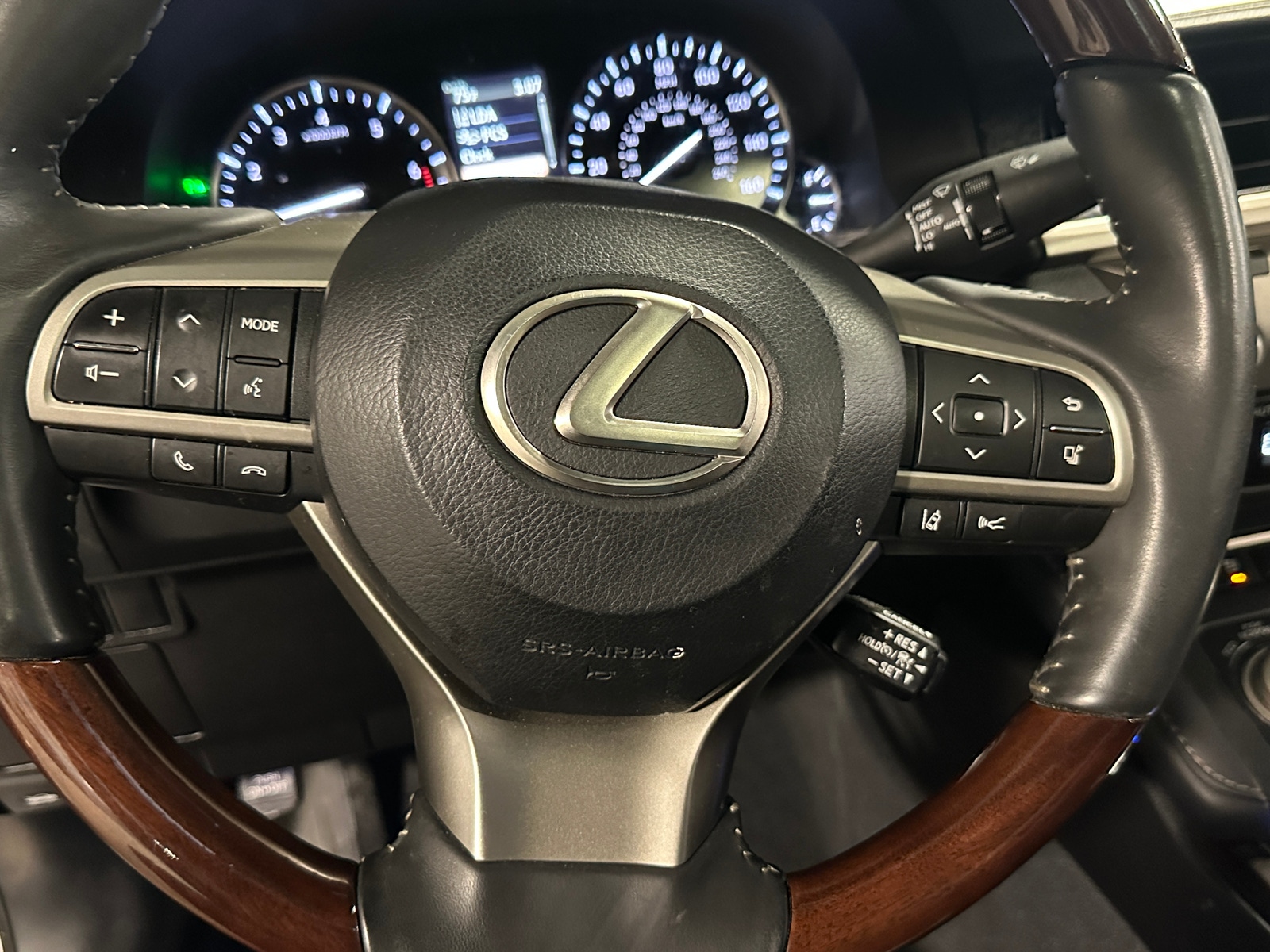 Thumbnail: 2017 Lexus ES - 4