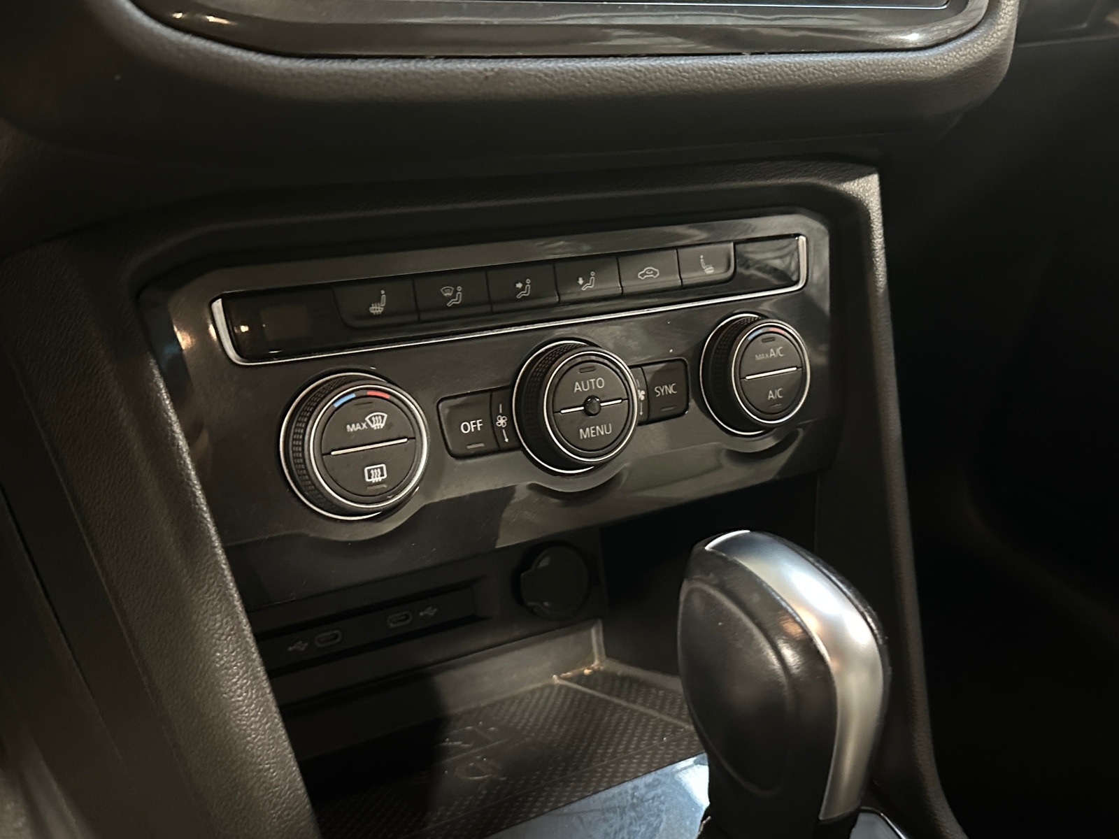 Thumbnail: 2021 Volkswagen Tiguan - 3