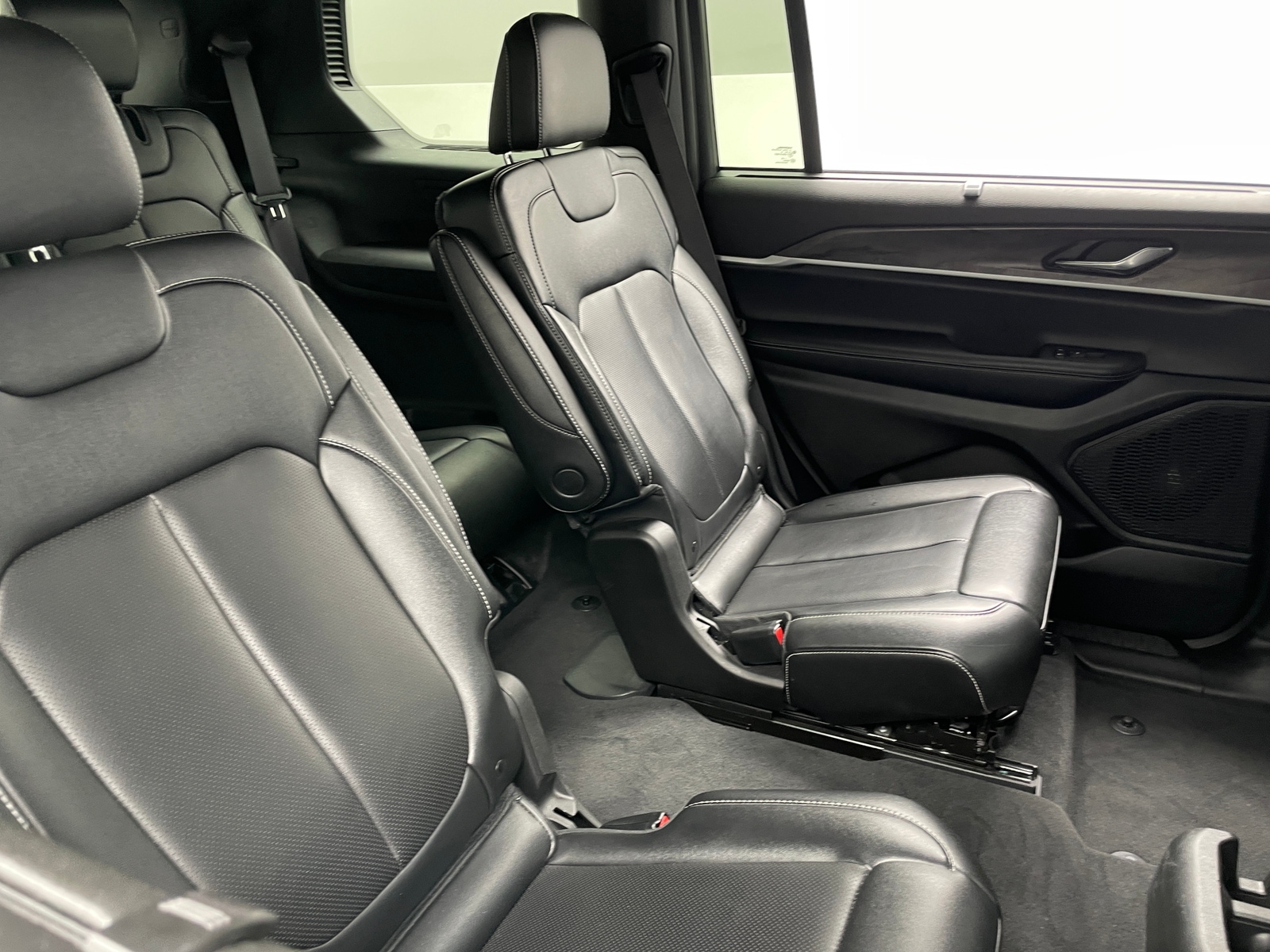 Thumbnail: 2024 Jeep Grand Cherokee L - 5