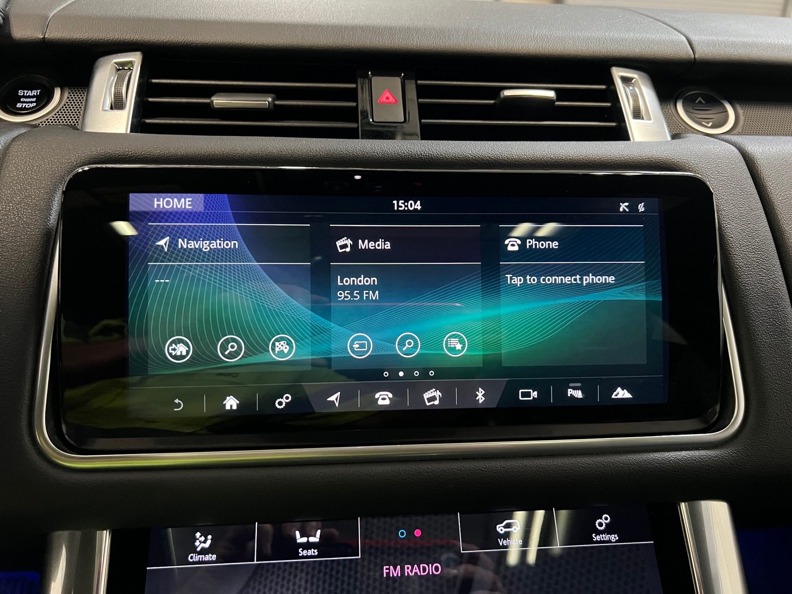 Thumbnail: 2020 Land Rover Range Rover Sport - 3
