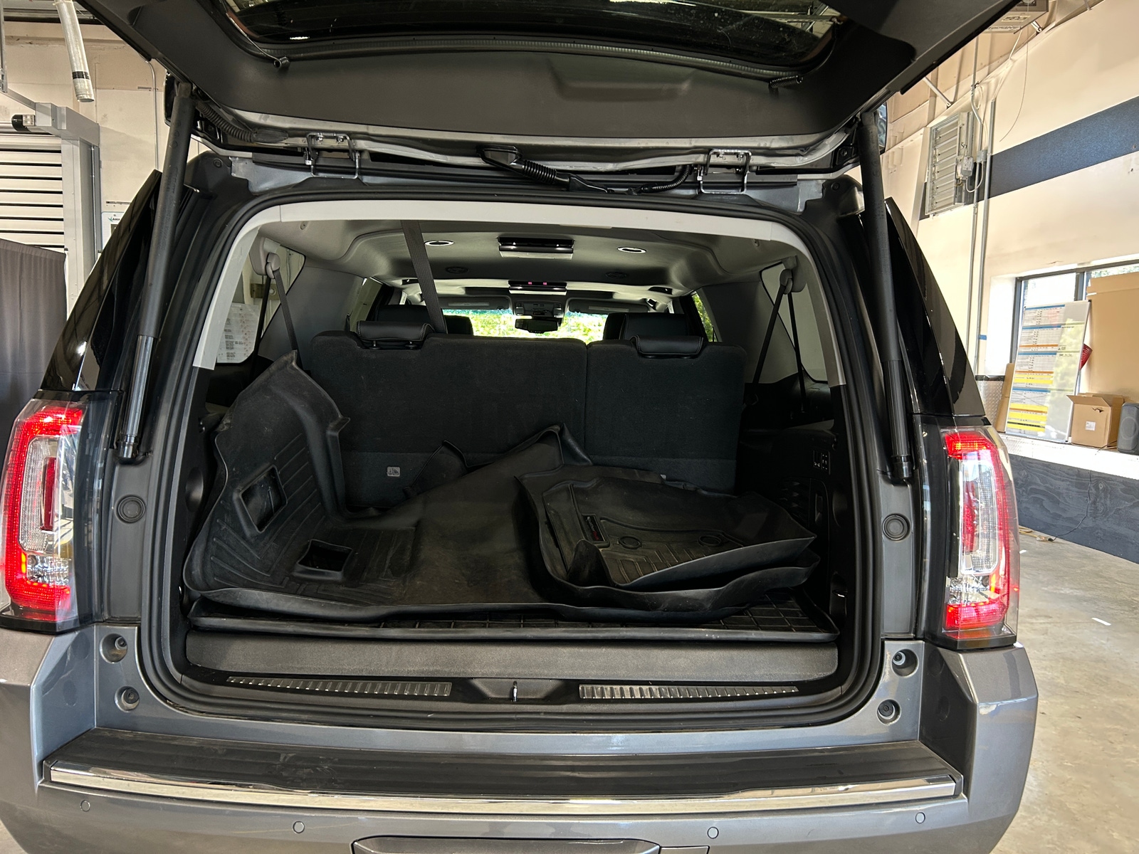 Thumbnail: 2019 GMC Yukon XL - 6