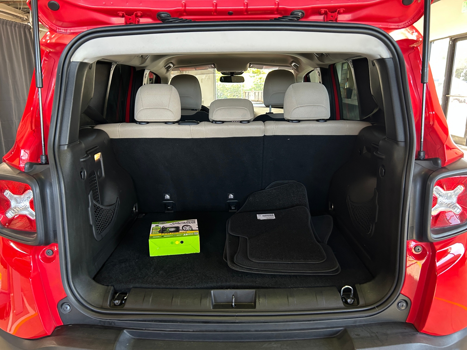 Thumbnail: 2018 Jeep Renegade - 7