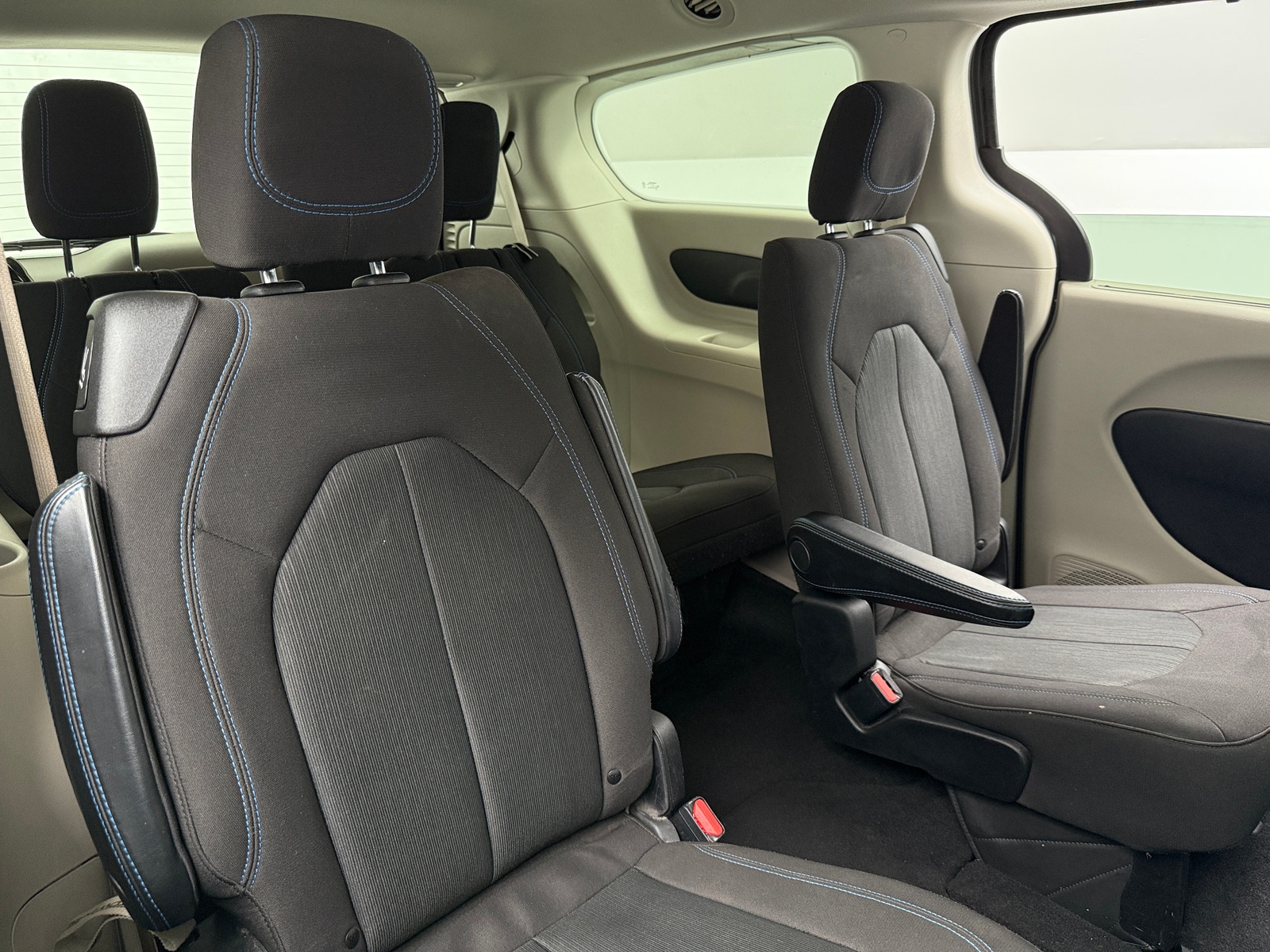 Thumbnail: 2021 Chrysler Pacifica - 6