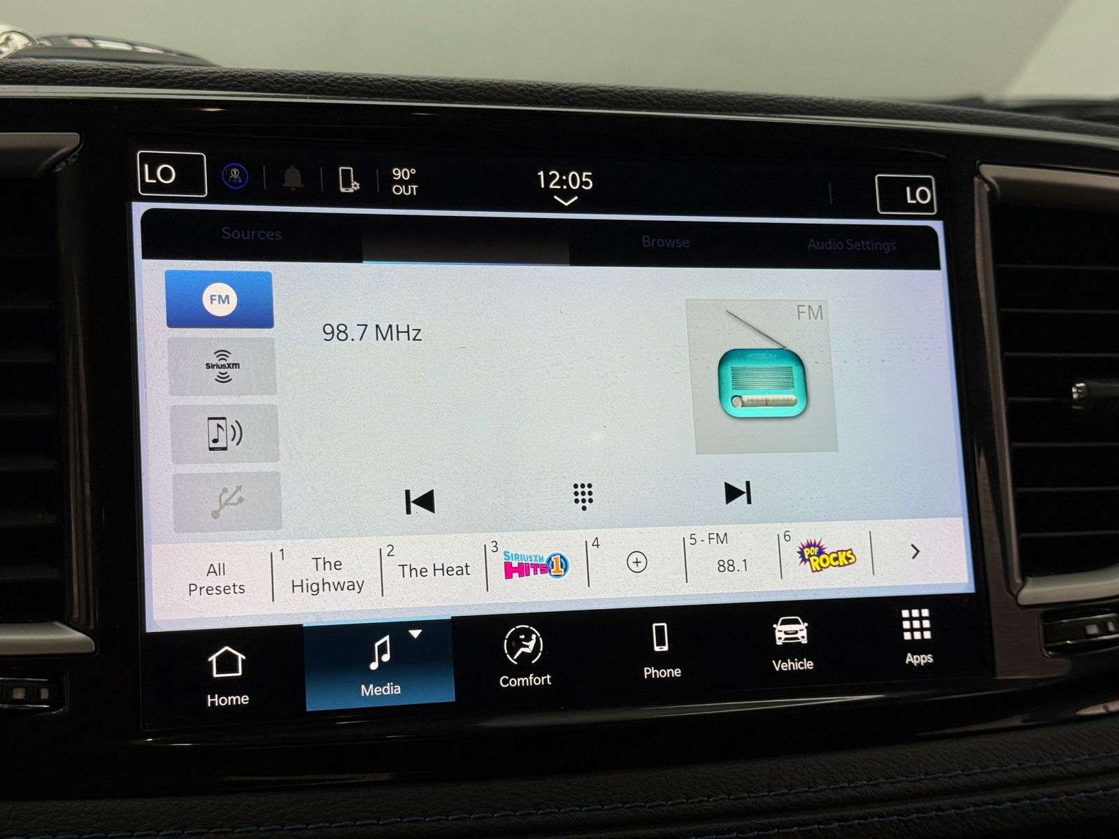 Thumbnail: 2021 Chrysler Pacifica - 4