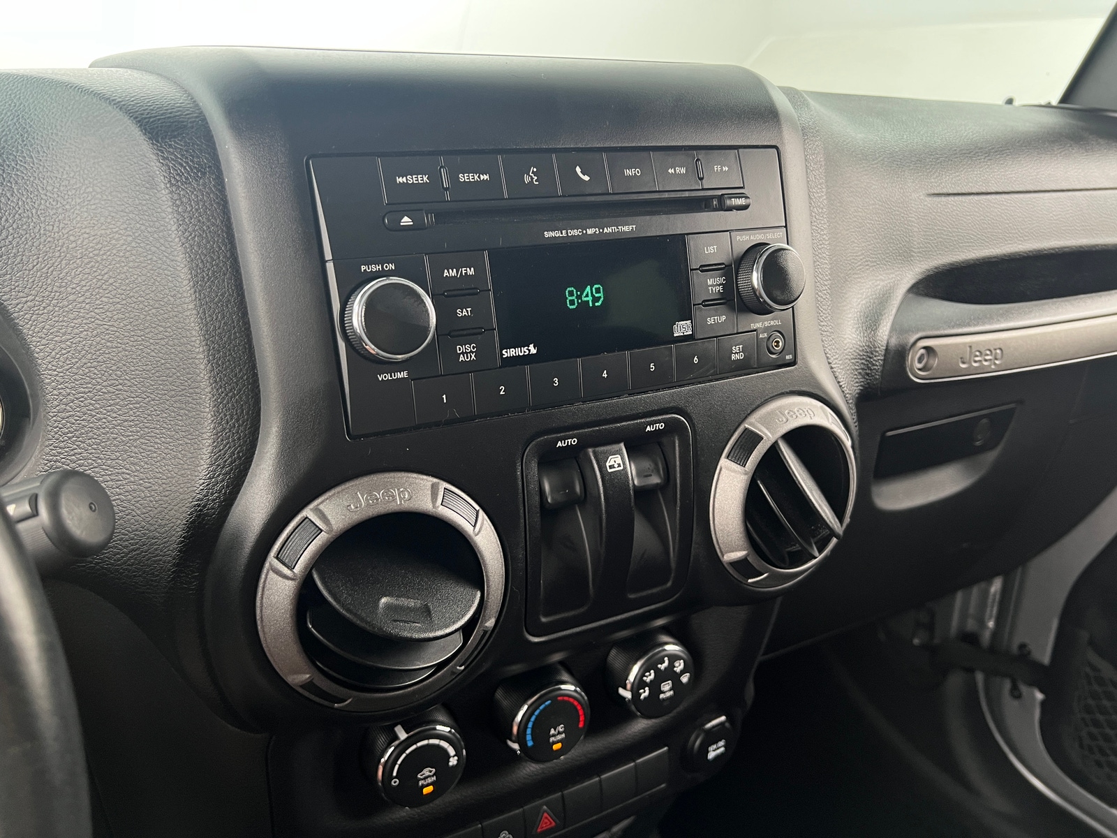 Thumbnail: 2015 Jeep Wrangler - 3