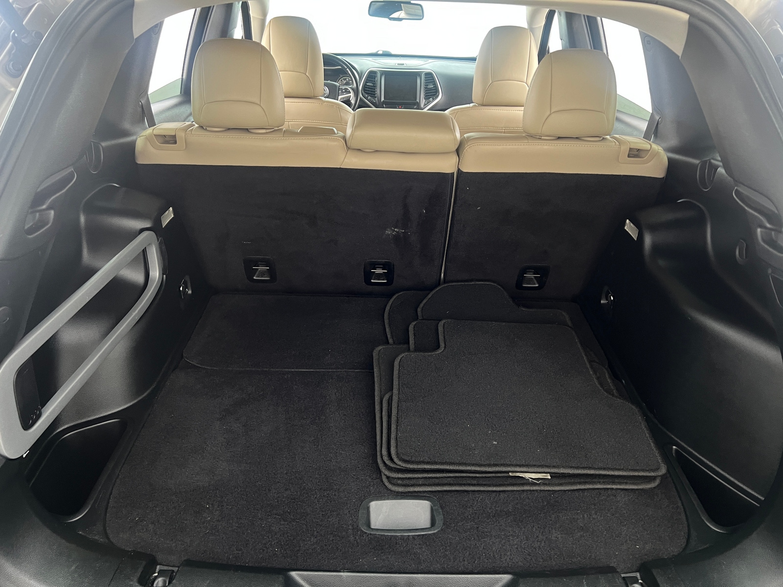 Thumbnail: 2016 Jeep Cherokee - 6