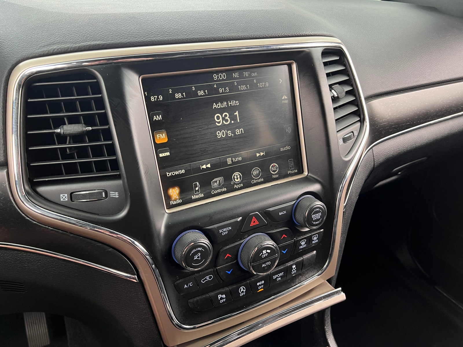 Thumbnail: 2017 Jeep Grand Cherokee - 3