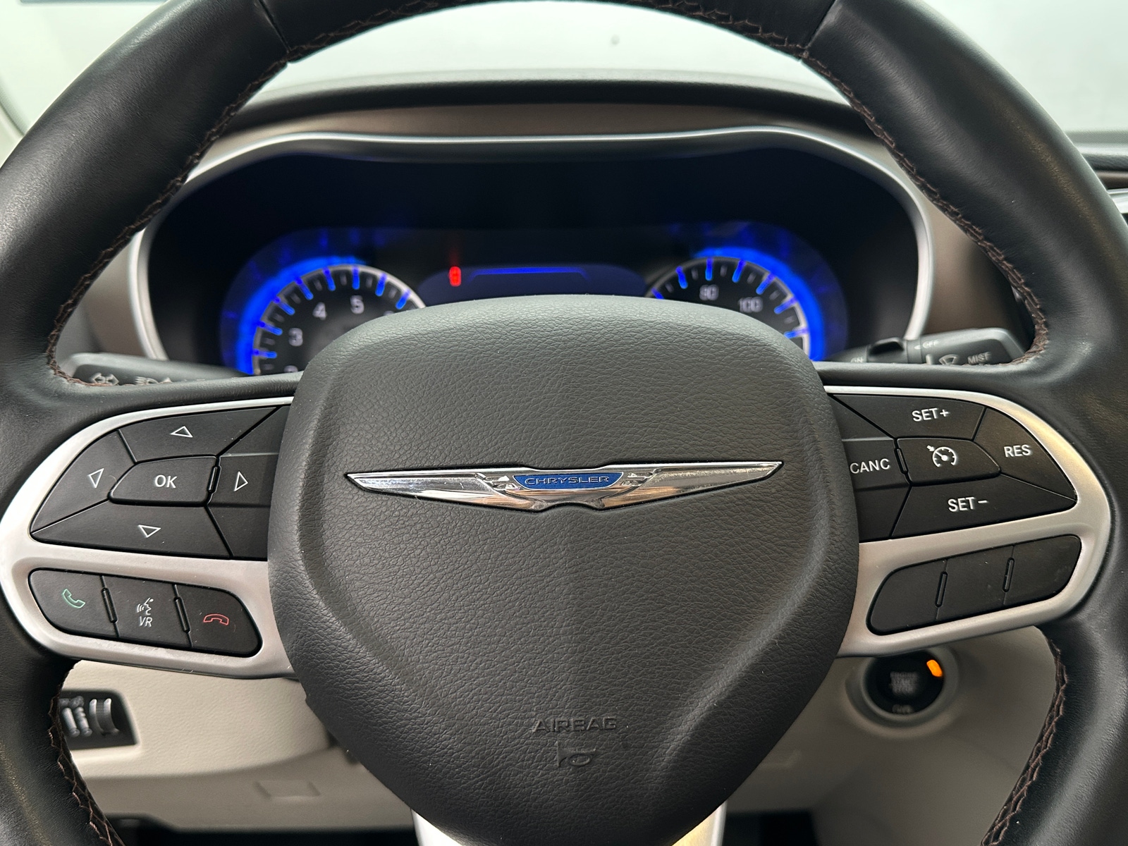 Thumbnail: 2017 Chrysler Pacifica - 4