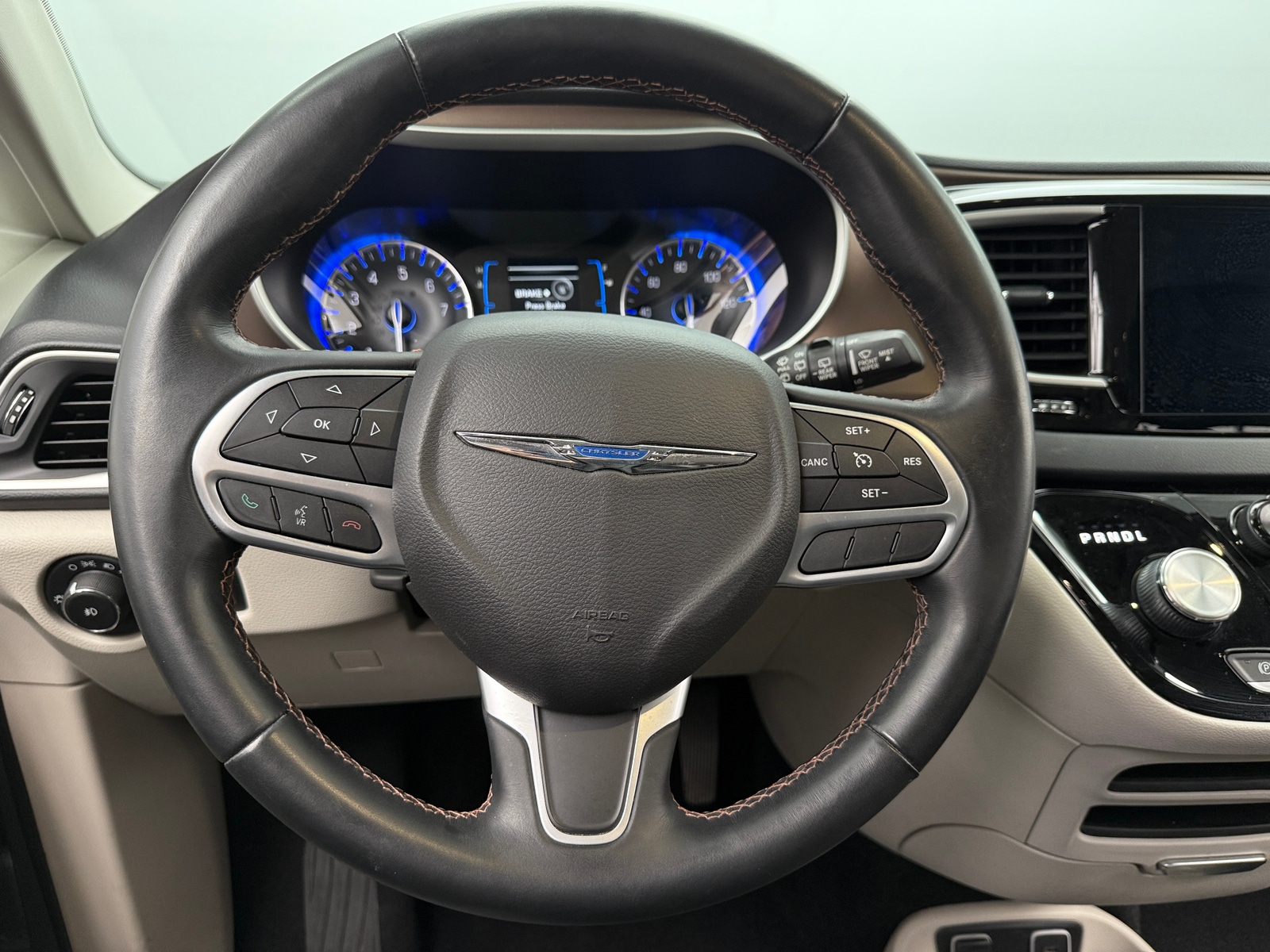 Thumbnail: 2017 Chrysler Pacifica - 4