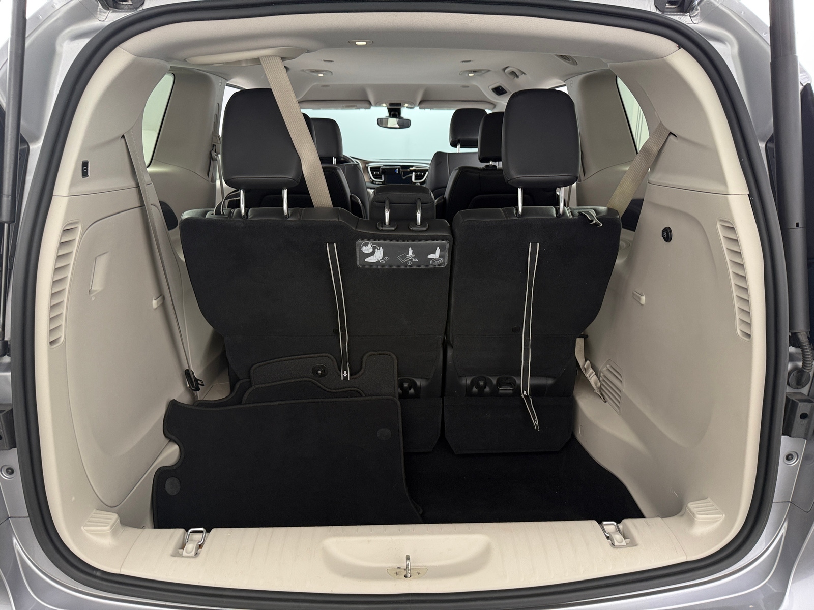 Thumbnail: 2017 Chrysler Pacifica - 6