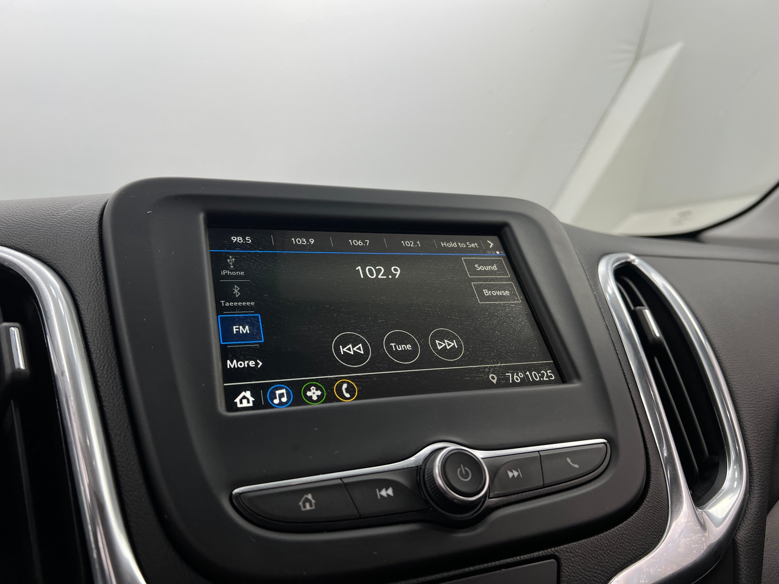 Thumbnail: 2019 Chevrolet Equinox - 4