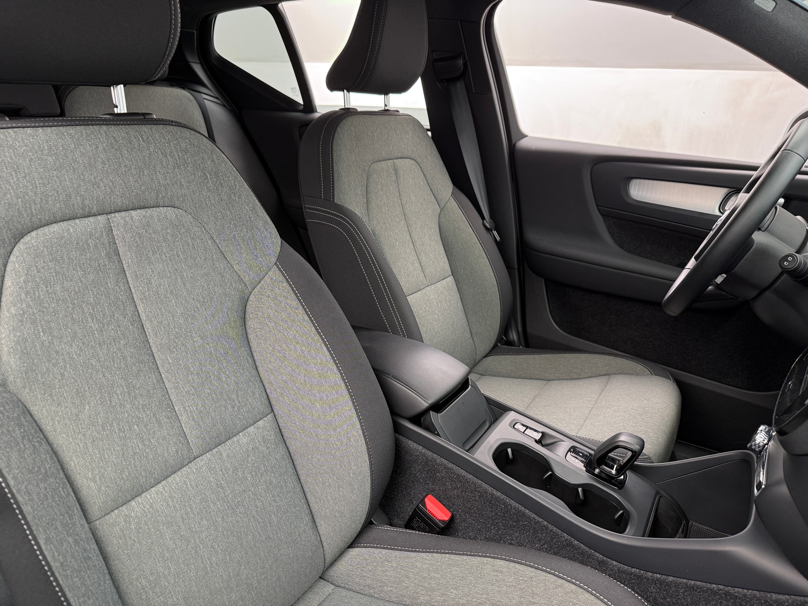 Thumbnail: 2025 Volvo XC40 - 2