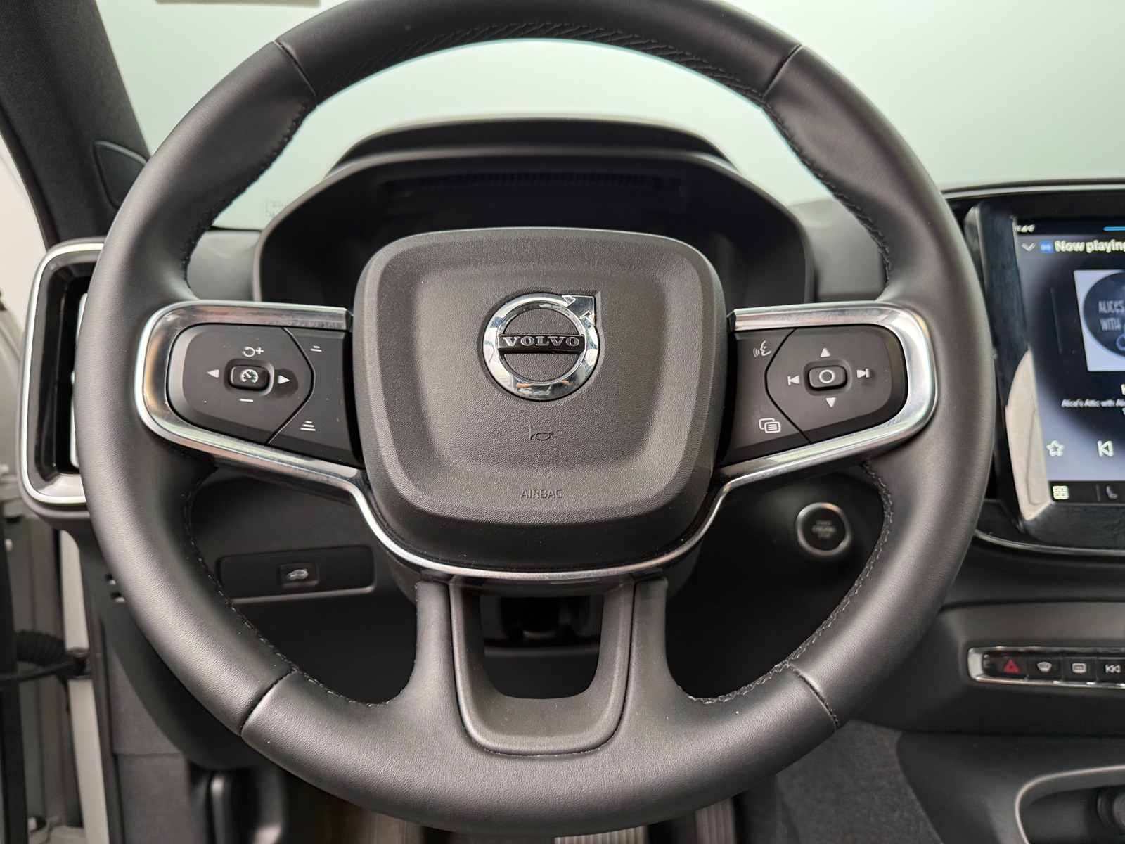 Thumbnail: 2025 Volvo XC40 - 5