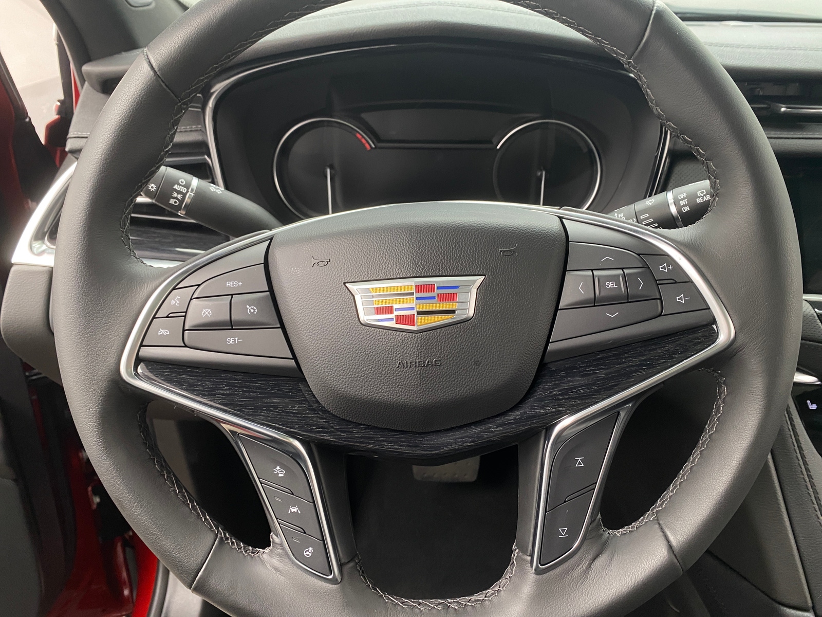 Thumbnail: 2023 Cadillac XT5 - 4