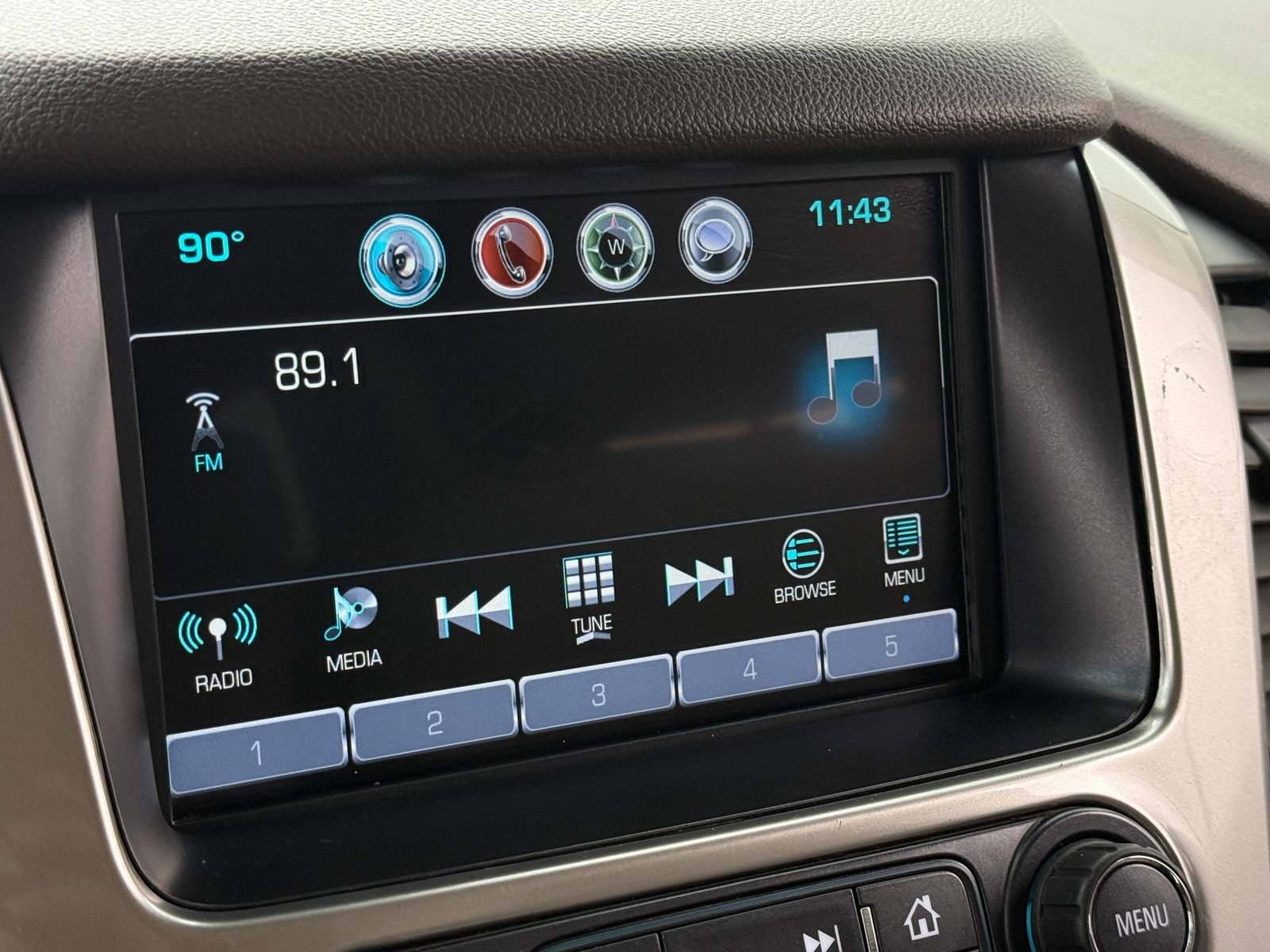 Thumbnail: 2018 Chevrolet Suburban - 3