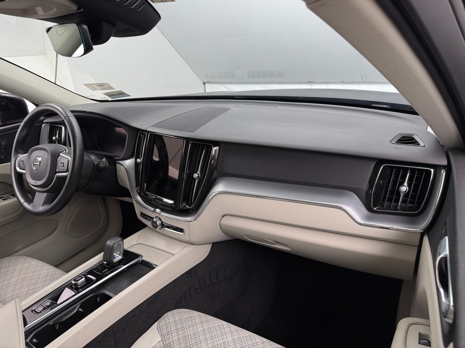 Thumbnail: 2022 Volvo XC60 - 3