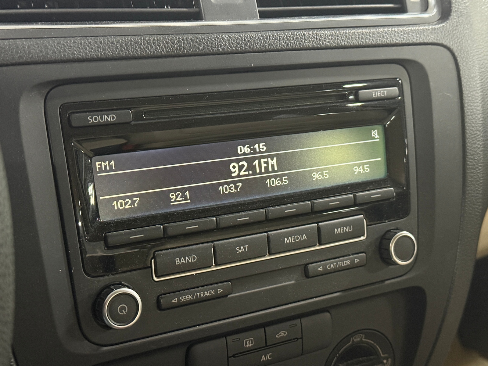 Thumbnail: 2014 Volkswagen Jetta - 4