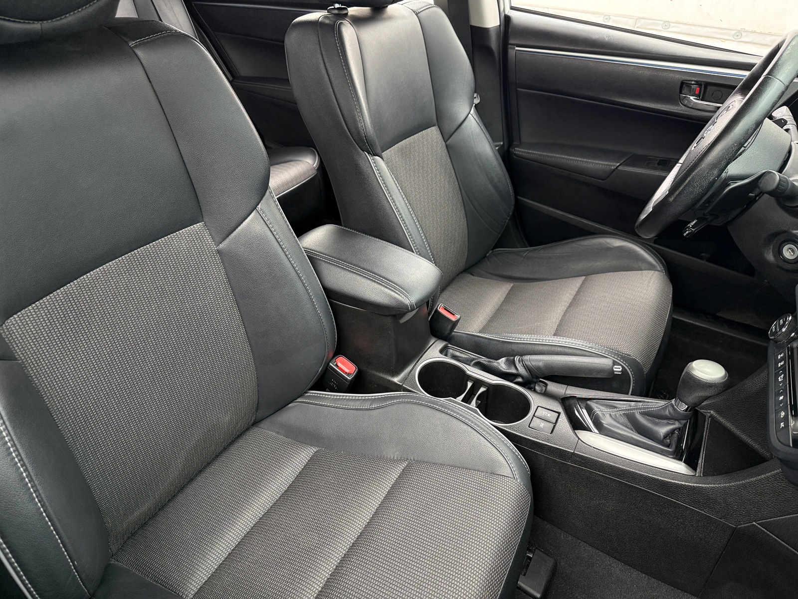 Thumbnail: 2015 Toyota Corolla - 2