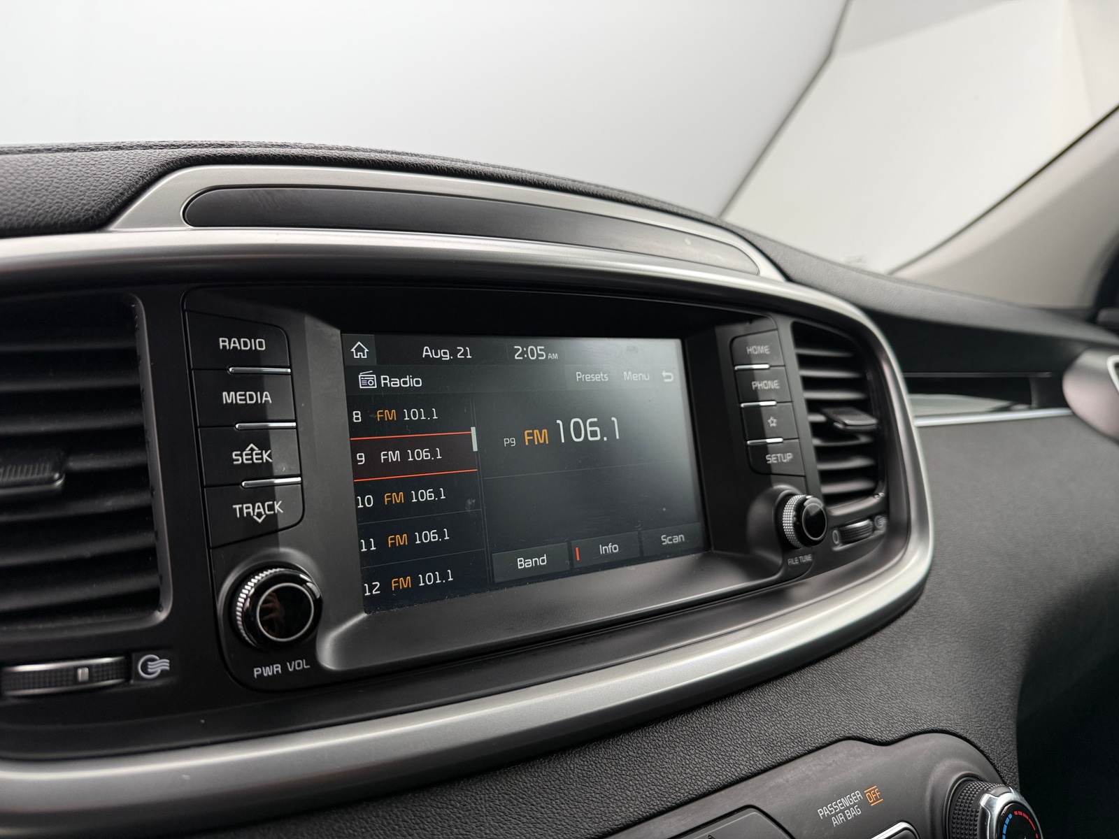 Thumbnail: 2019 Kia Sorento - 4