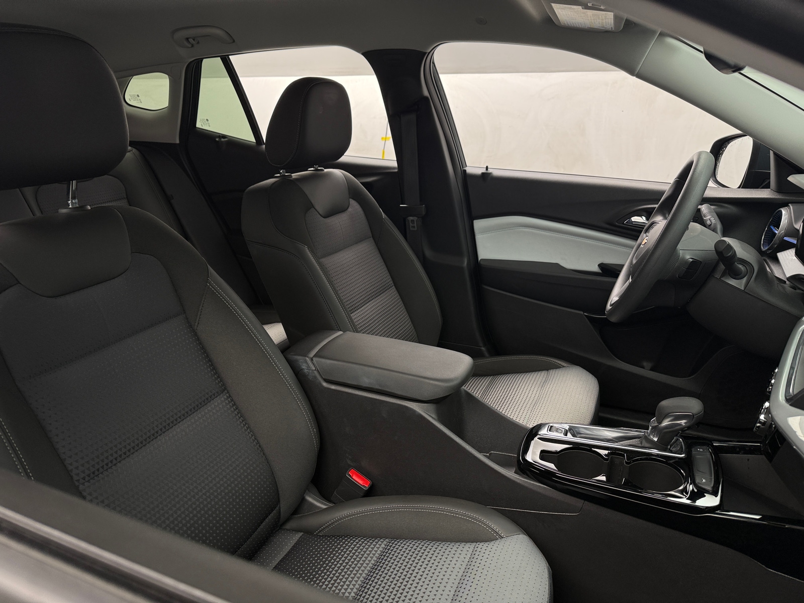 Thumbnail: 2025 Chevrolet Trax - 2